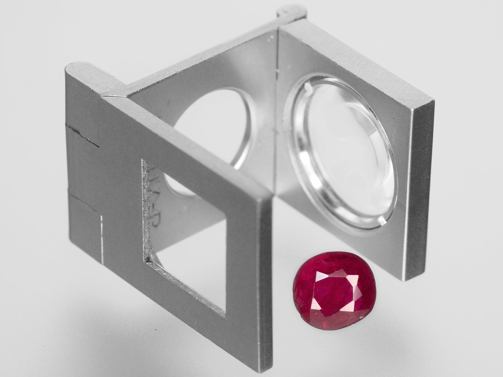 8800433-oval-deep-pinkish-red-igi-burma-natural-ruby-2.12-ct