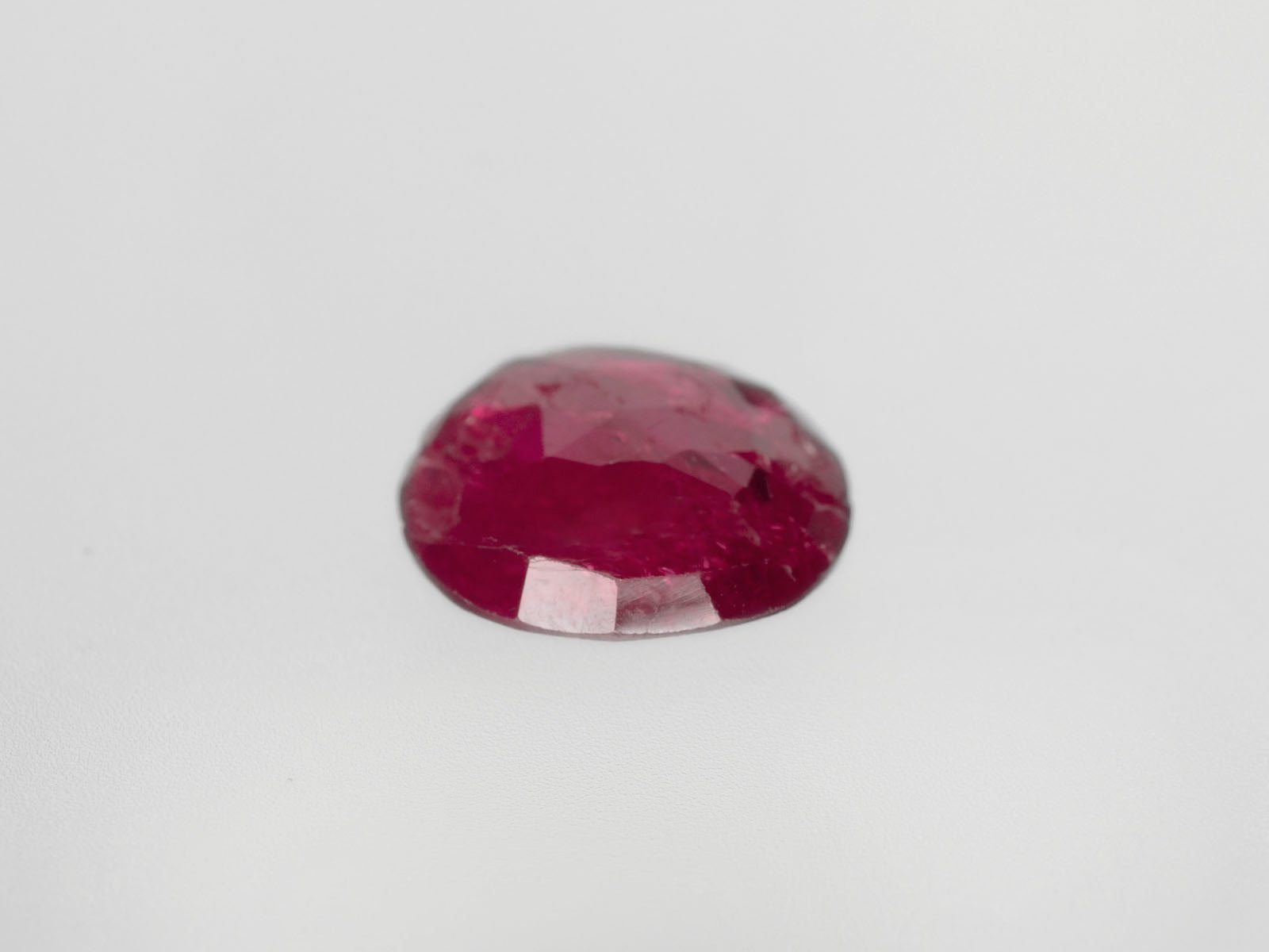 8800433-oval-deep-pinkish-red-igi-burma-natural-ruby-2.12-ct