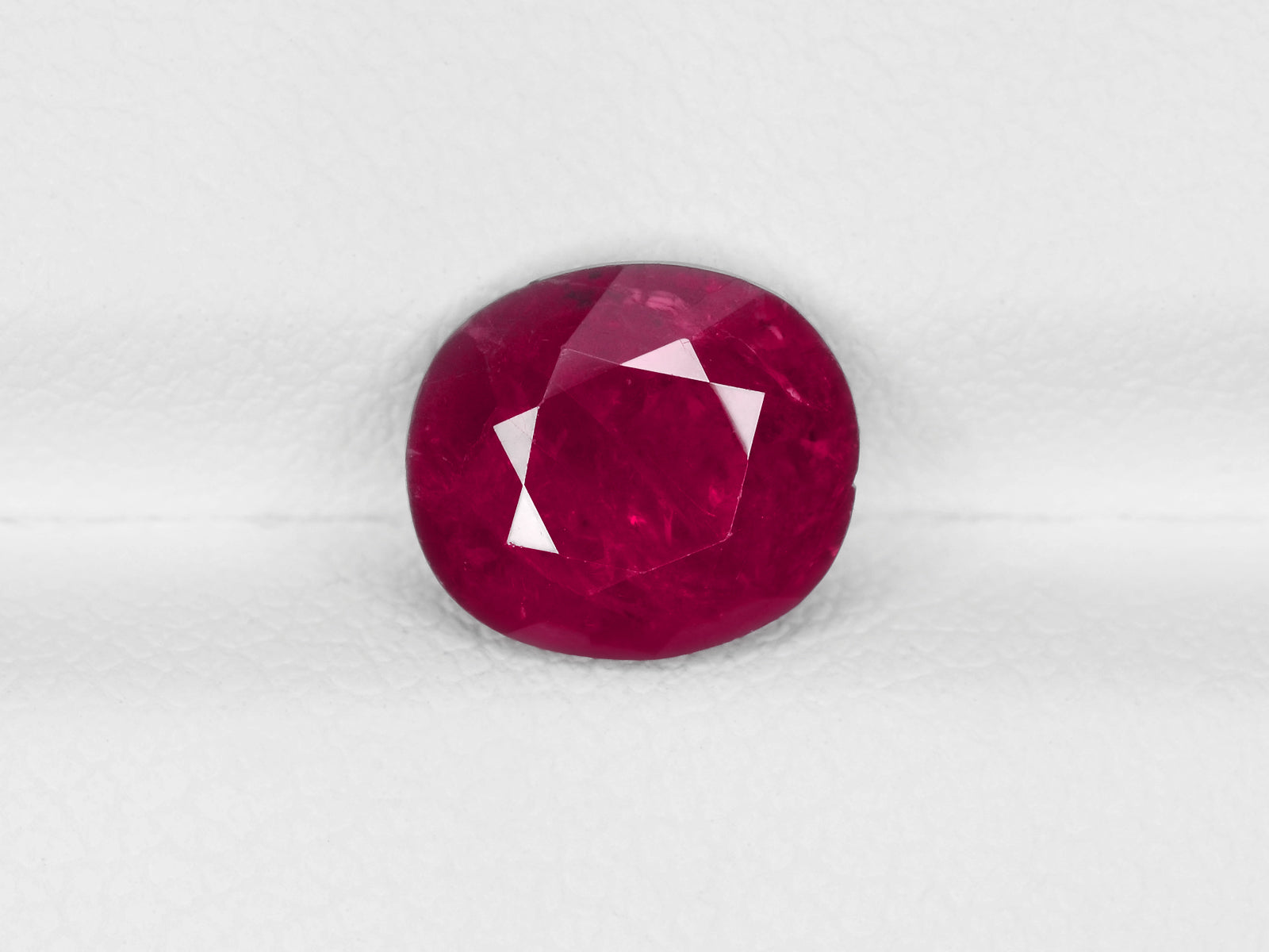 8800435-oval-deep-pinkish-red-igi-burma-natural-ruby-2.50-ct