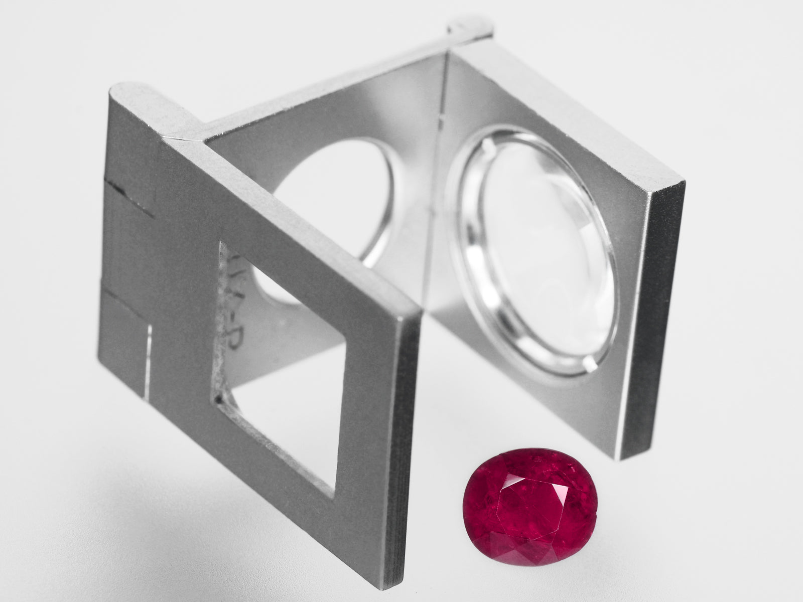 8800435-oval-deep-pinkish-red-igi-burma-natural-ruby-2.50-ct