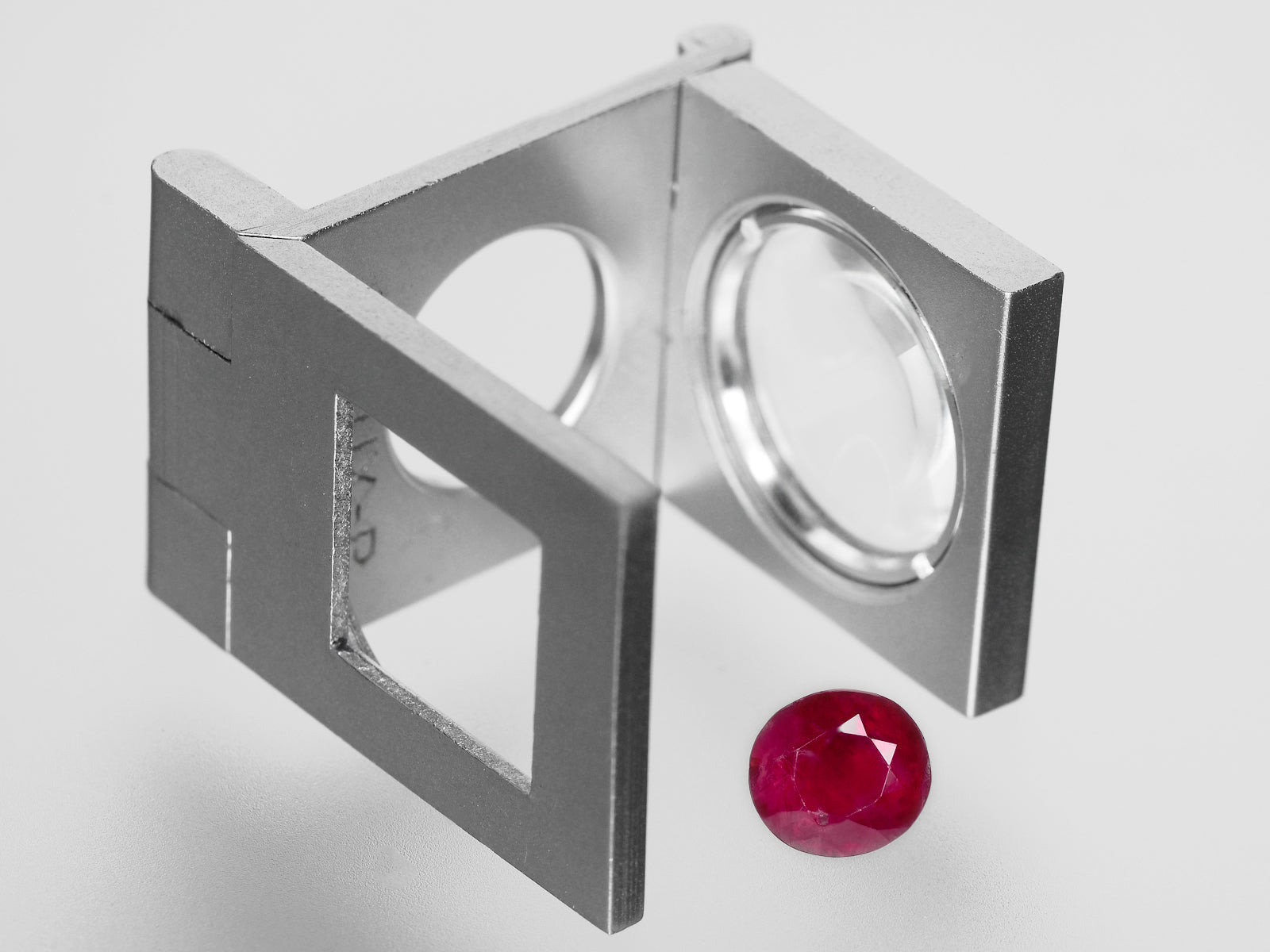 8800438-oval-intense-red-with-slight-pinkish-hue-igi-burma-natural-ruby-1.45-ct