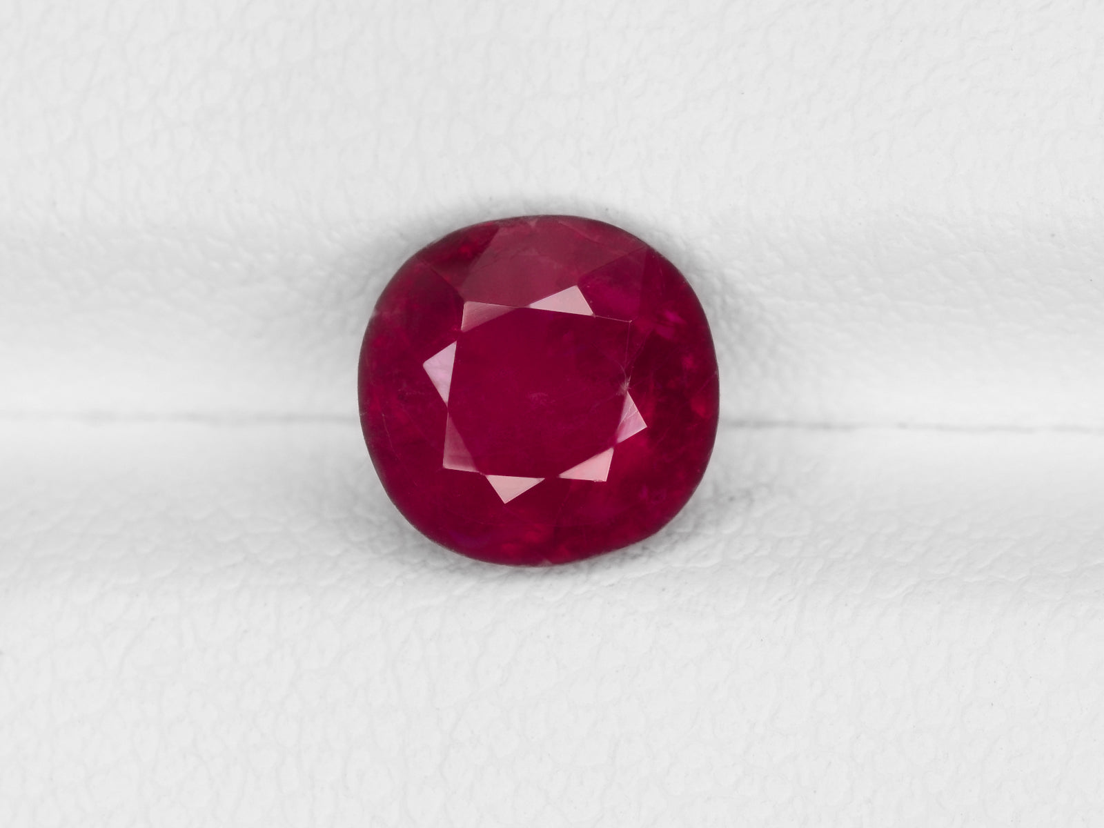 8800441-cushion-deep-red-with-slight-pinkish-hue-igi-burma-natural-ruby-1.88-ct