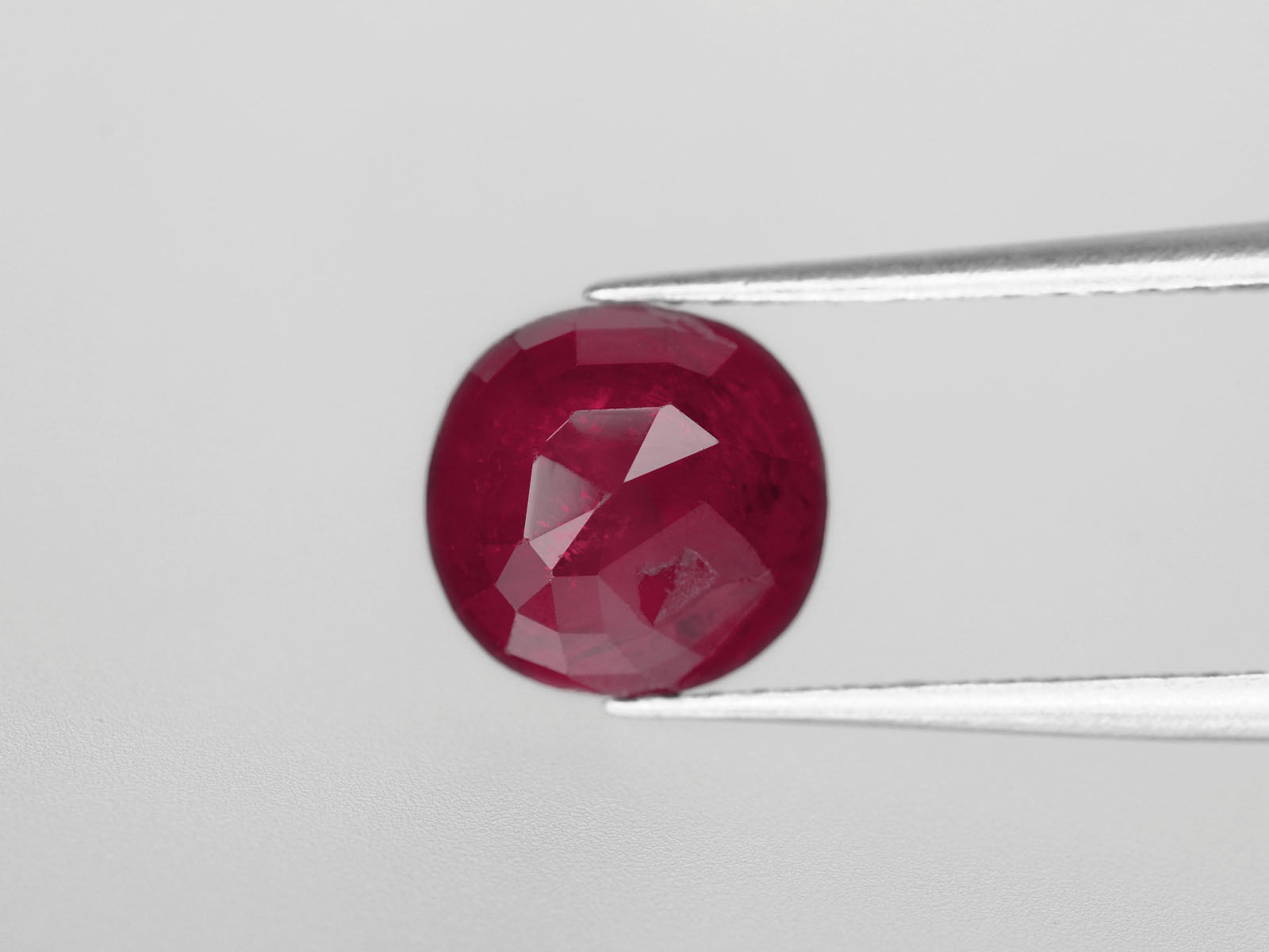 8800441-cushion-deep-red-with-slight-pinkish-hue-igi-burma-natural-ruby-1.88-ct