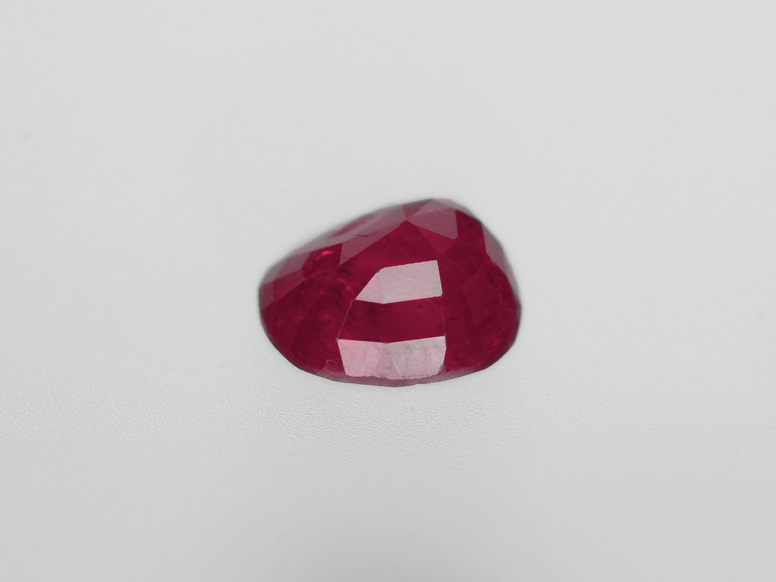 8800441-cushion-deep-red-with-slight-pinkish-hue-igi-burma-natural-ruby-1.88-ct