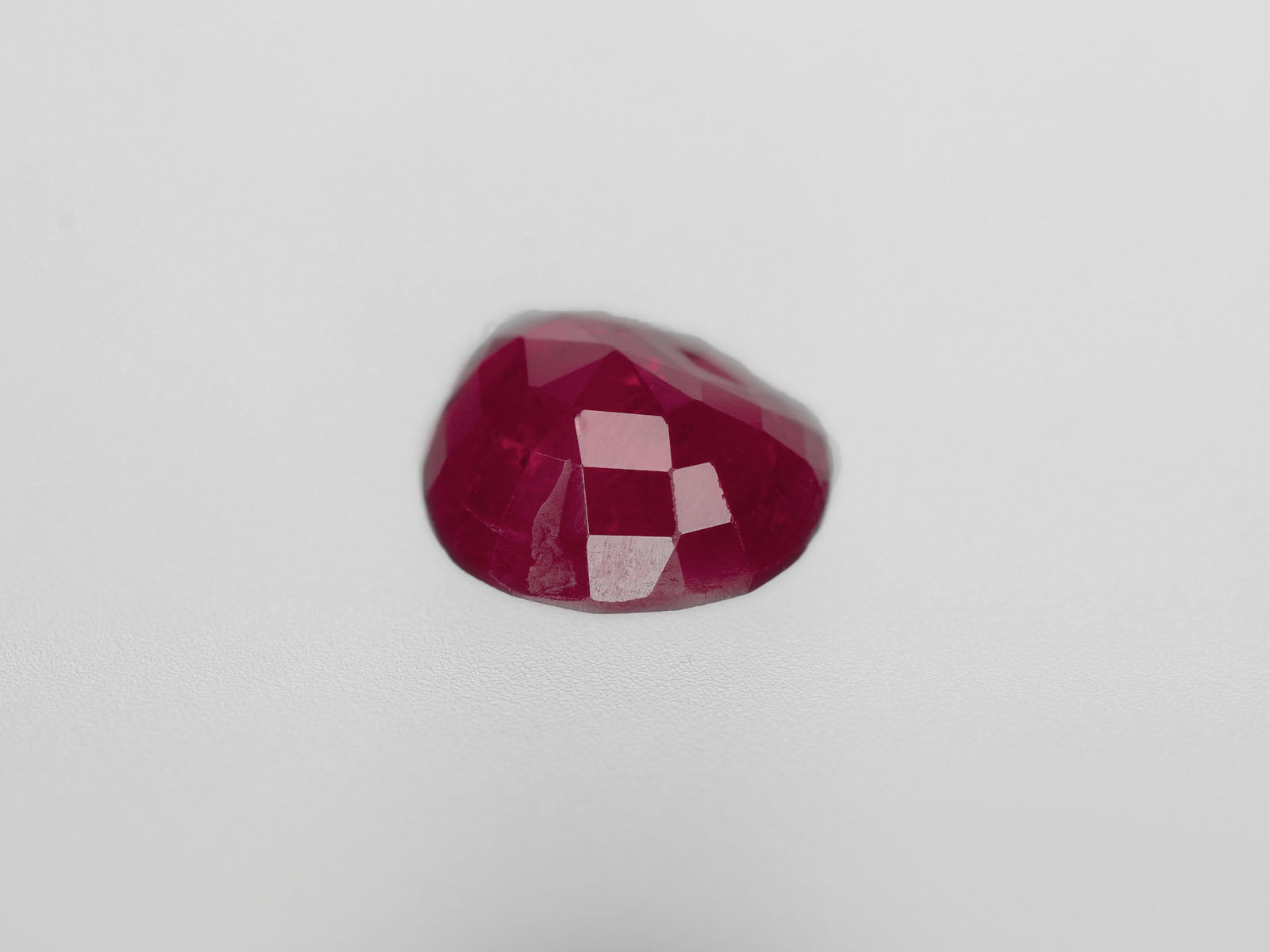 8800441-cushion-deep-red-with-slight-pinkish-hue-igi-burma-natural-ruby-1.88-ct