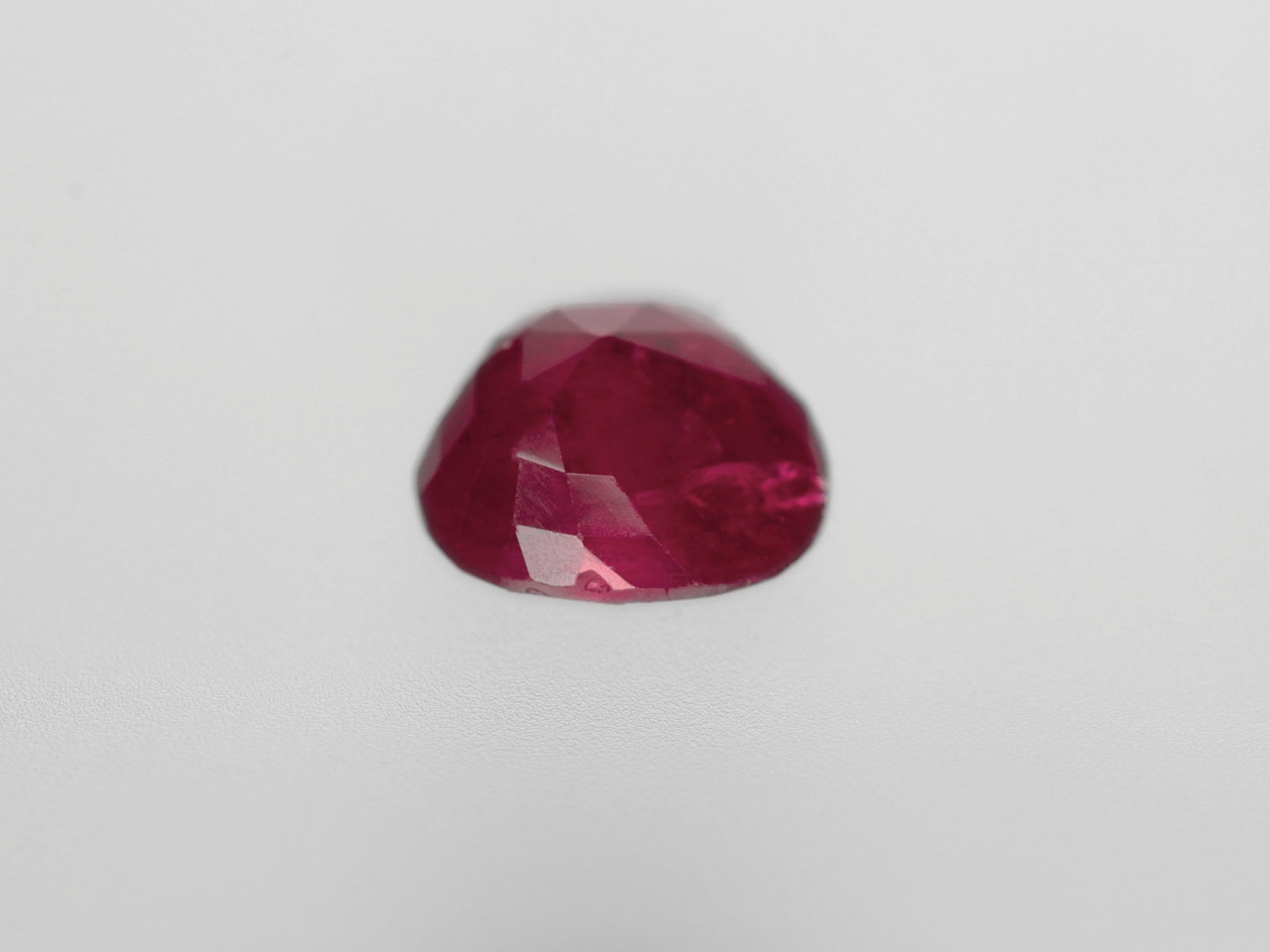 8800441-cushion-deep-red-with-slight-pinkish-hue-igi-burma-natural-ruby-1.88-ct