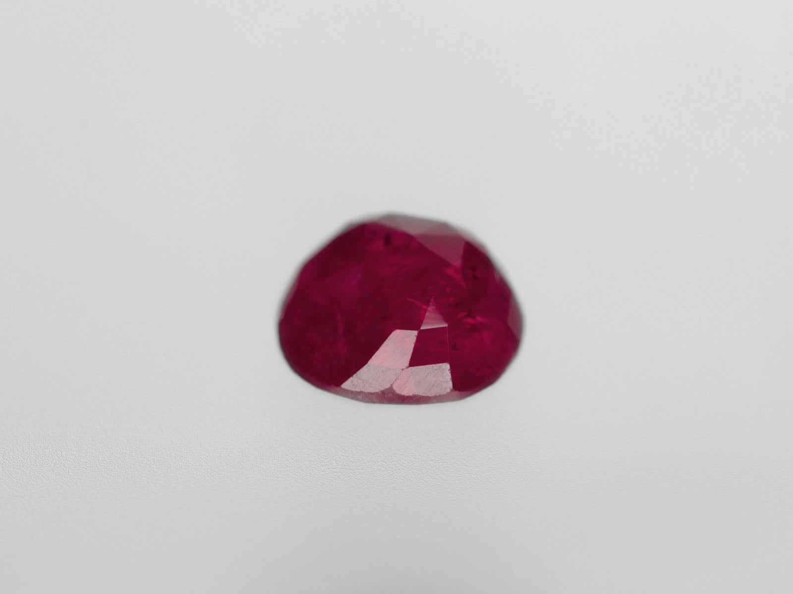 8800441-cushion-deep-red-with-slight-pinkish-hue-igi-burma-natural-ruby-1.88-ct