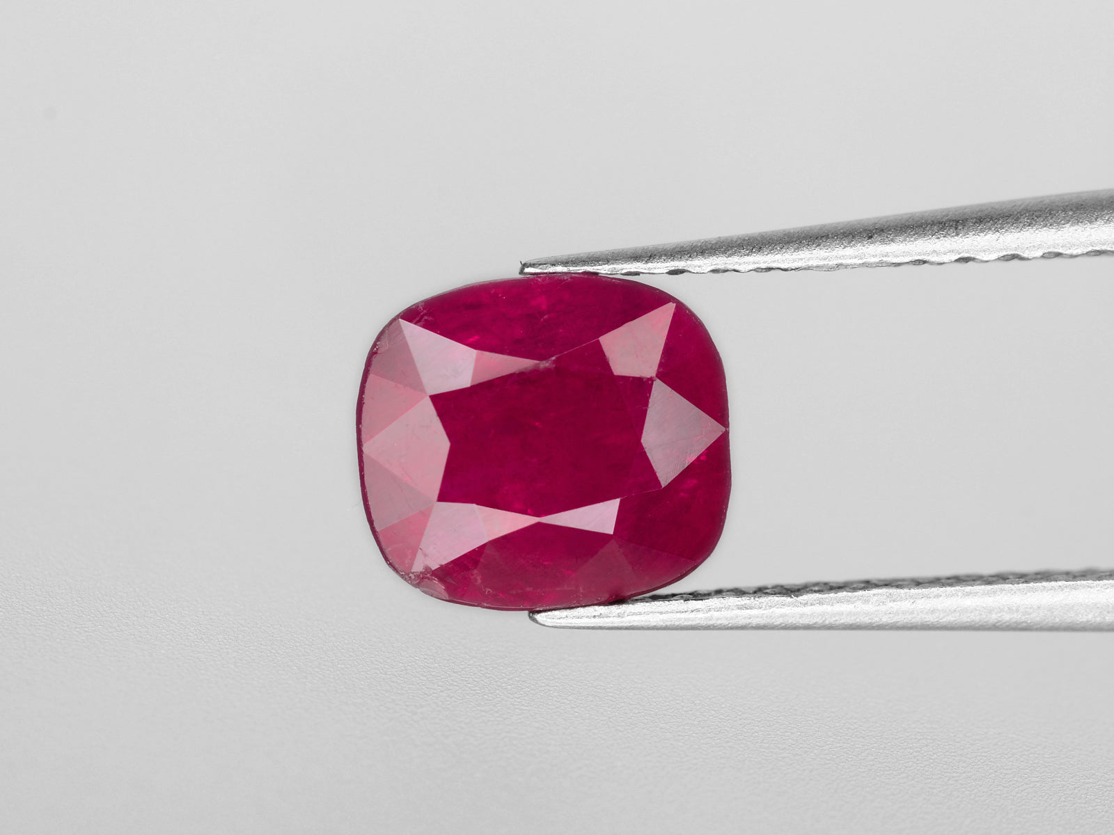 8800443-cushion-deep-pinkish-red-igi-burma-natural-ruby-1.49-ct