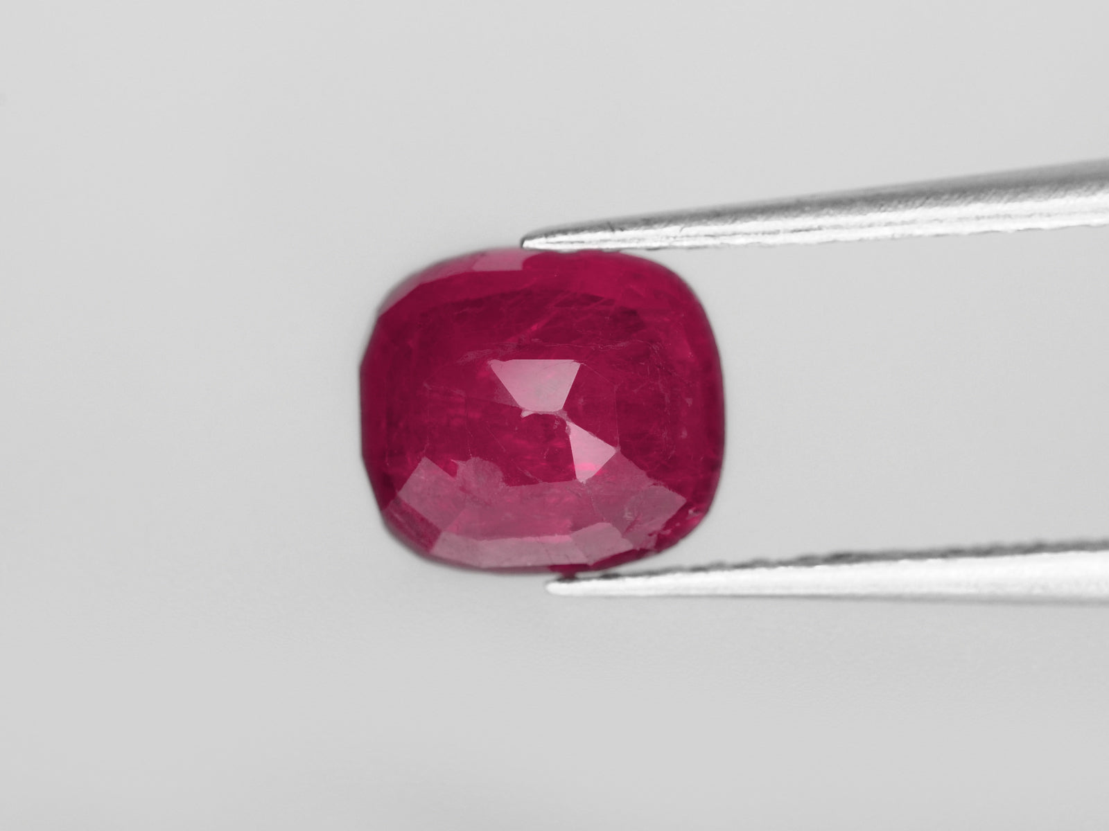 8800443-cushion-deep-pinkish-red-igi-burma-natural-ruby-1.49-ct