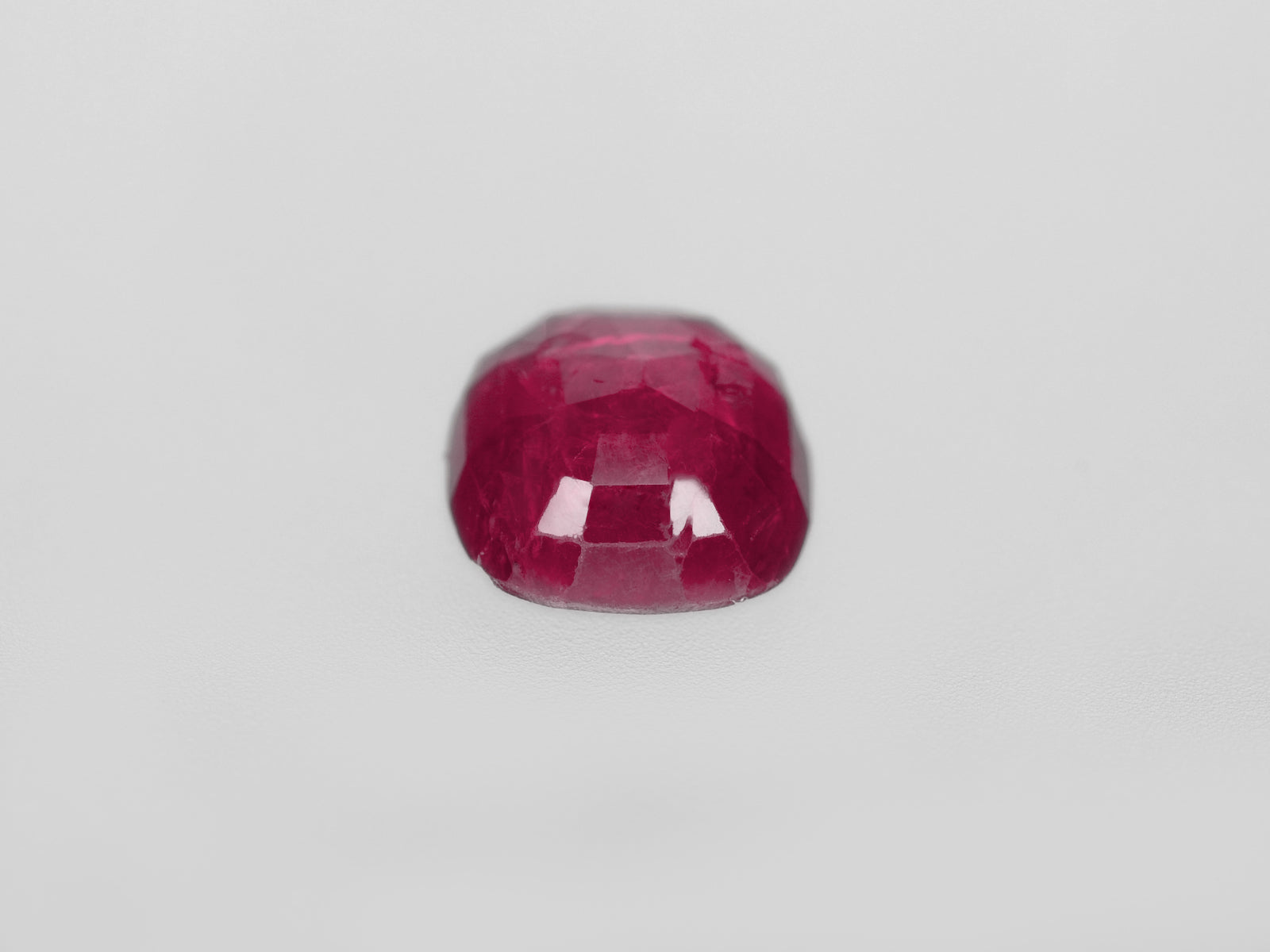 8800443-cushion-deep-pinkish-red-igi-burma-natural-ruby-1.49-ct