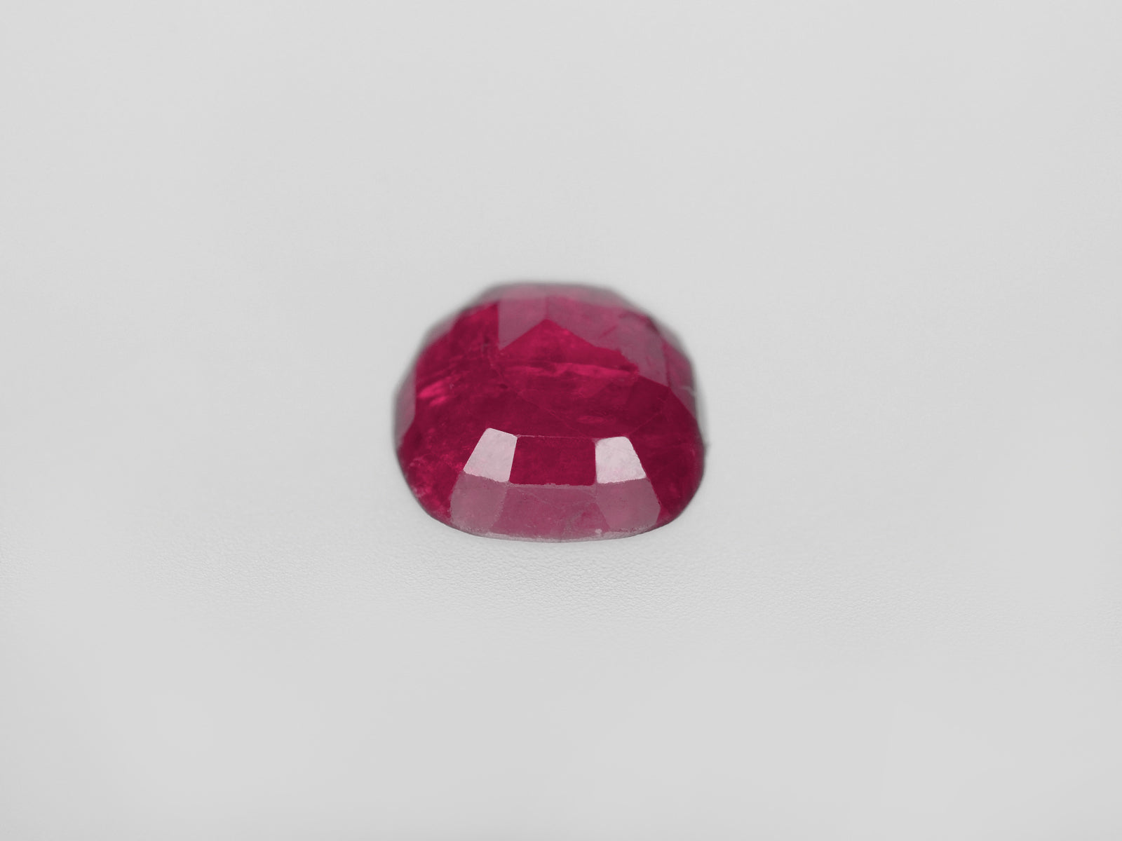 8800443-cushion-deep-pinkish-red-igi-burma-natural-ruby-1.49-ct