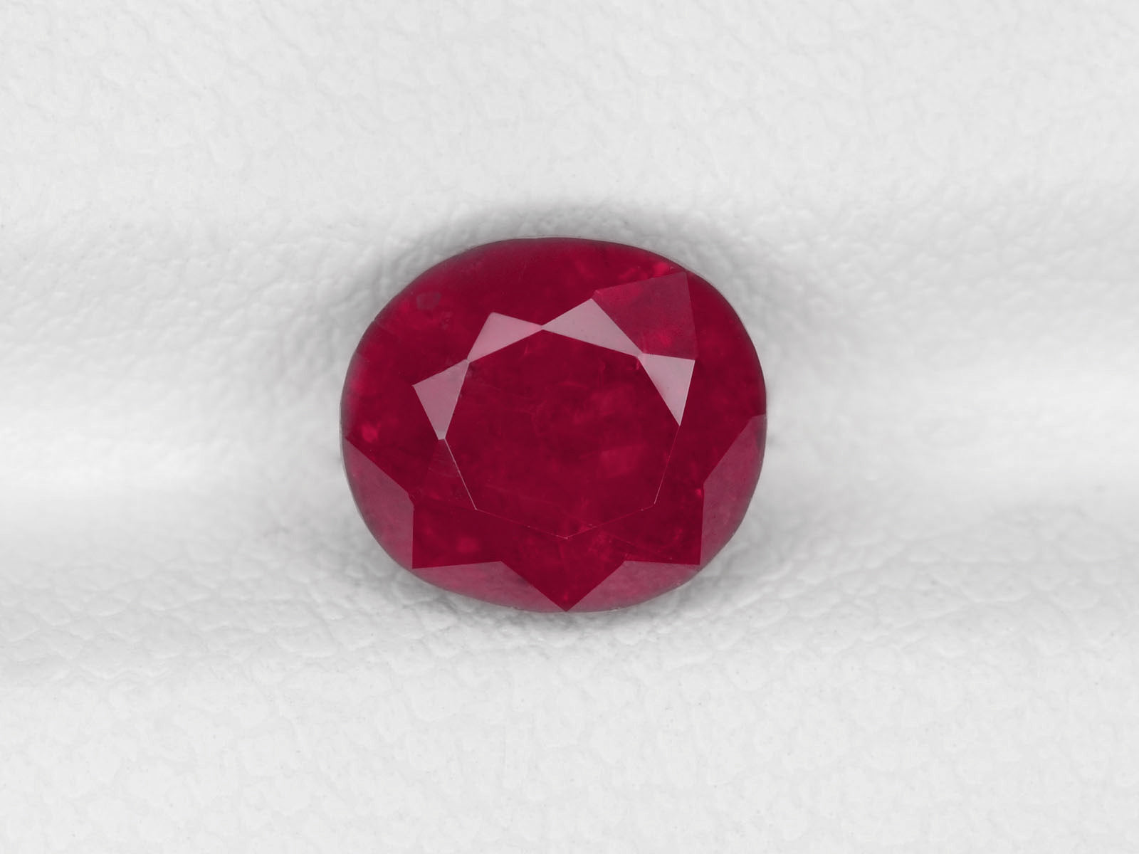 8800444-oval-rich-velvety-pinkish-red-igi-burma-natural-ruby-1.98-ct