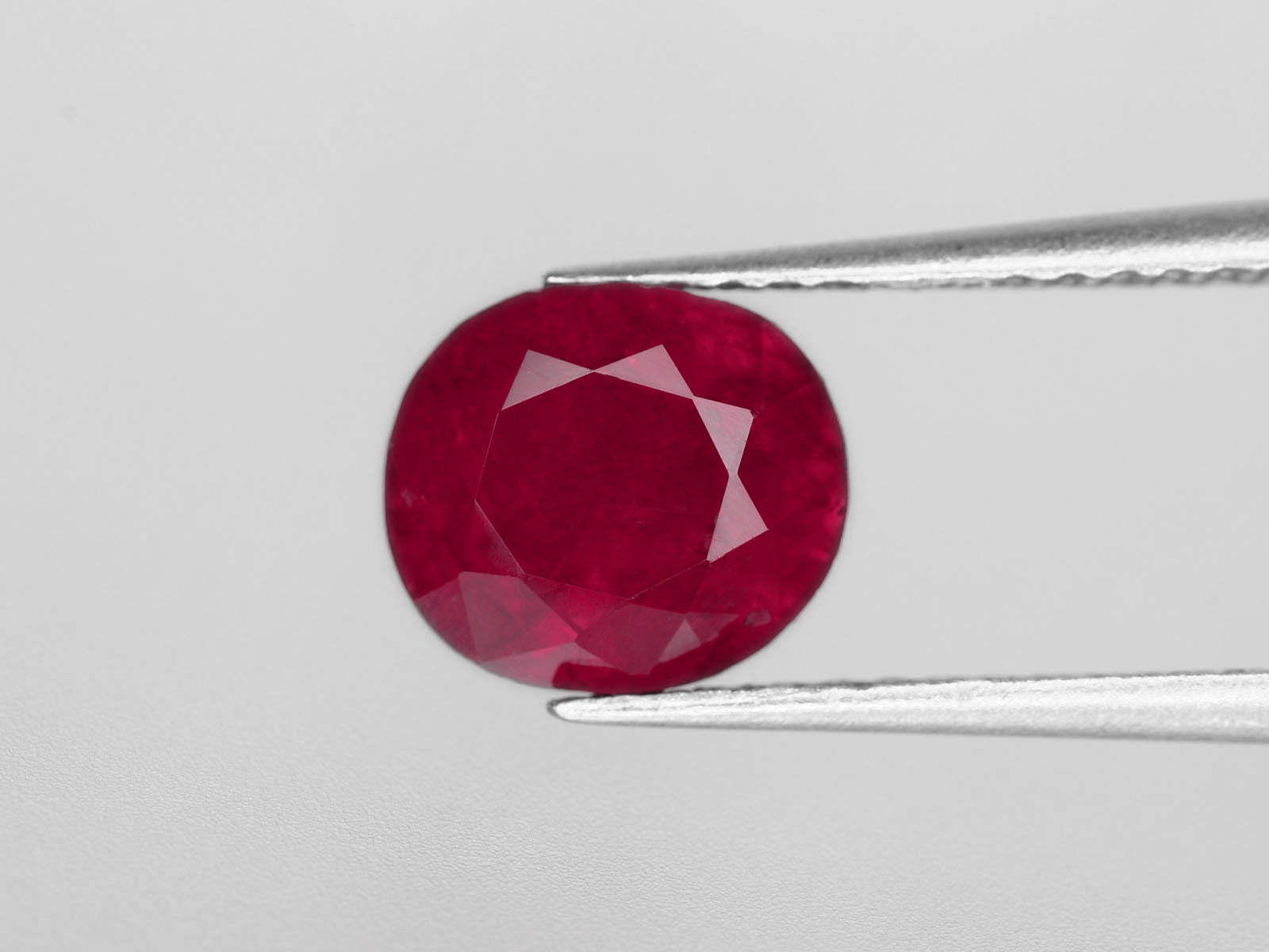 8800444-oval-rich-velvety-pinkish-red-igi-burma-natural-ruby-1.98-ct