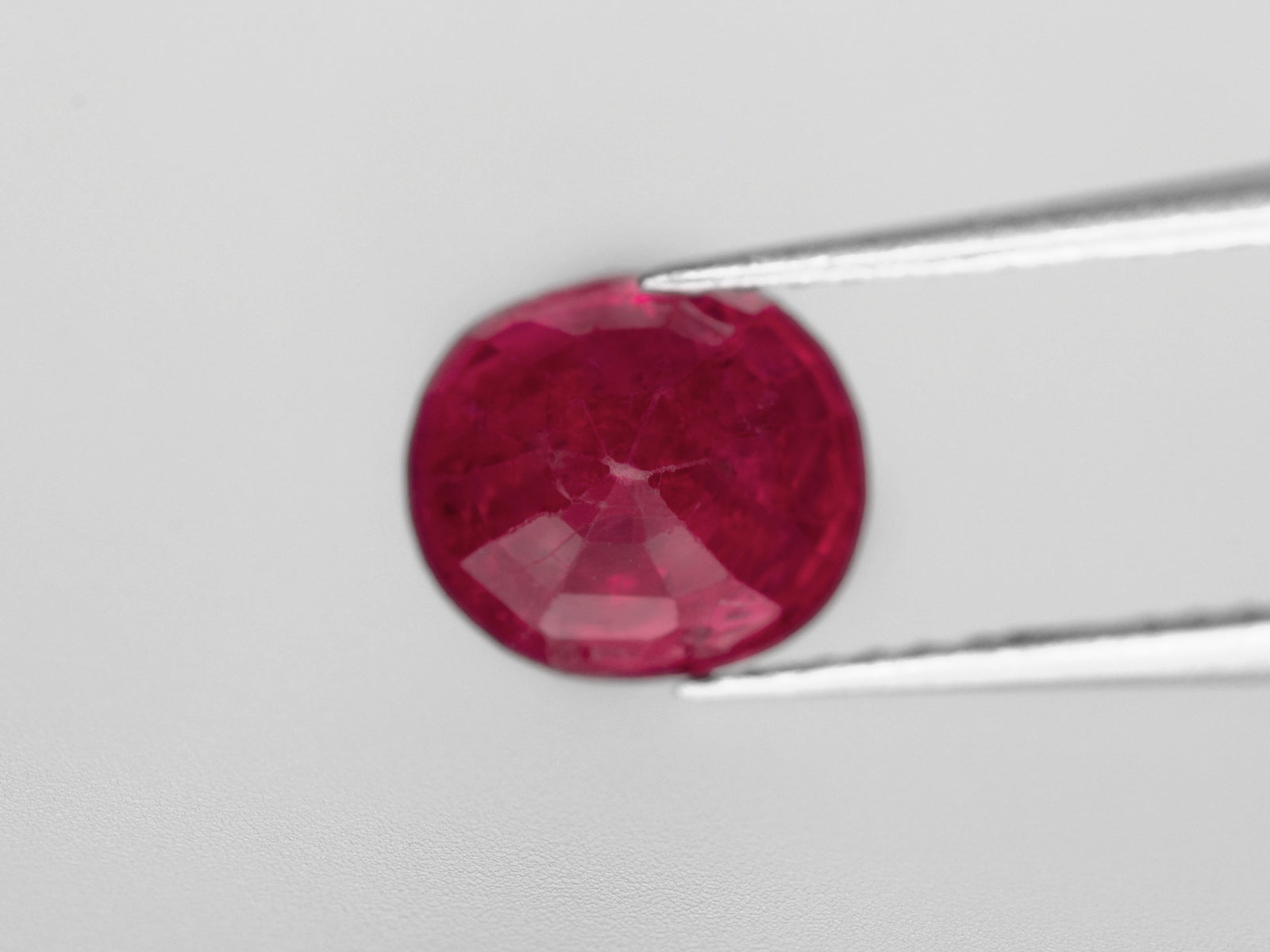 8800444-oval-rich-velvety-pinkish-red-igi-burma-natural-ruby-1.98-ct