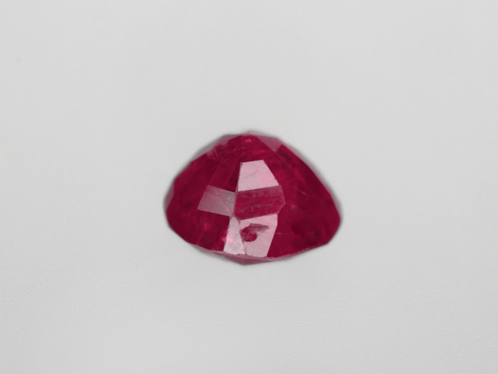 8800444-oval-rich-velvety-pinkish-red-igi-burma-natural-ruby-1.98-ct