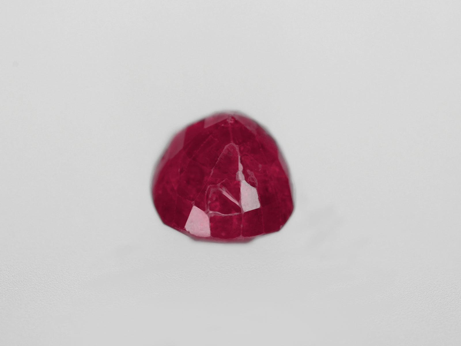 8800444-oval-rich-velvety-pinkish-red-igi-burma-natural-ruby-1.98-ct