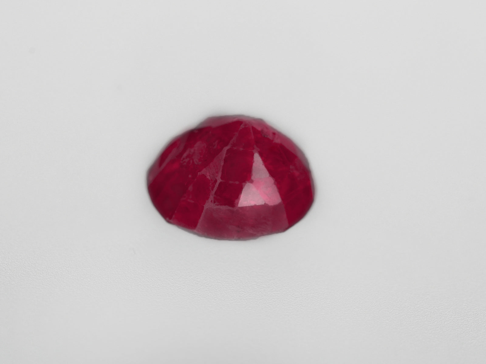 8800444-oval-rich-velvety-pinkish-red-igi-burma-natural-ruby-1.98-ct