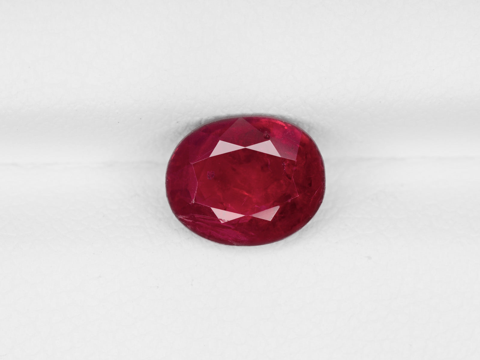 8800445-oval-pigeon-blood-red-igi-burma-natural-ruby-1.75-ct