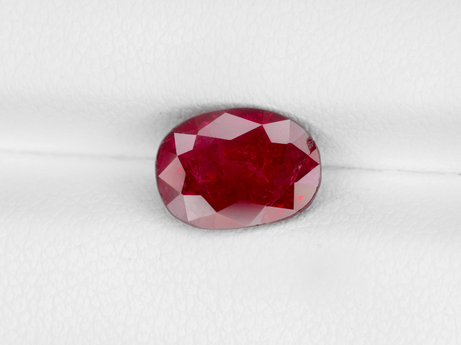 8800446-oval-magenta-red-igi-burma-natural-ruby-2.48-ct