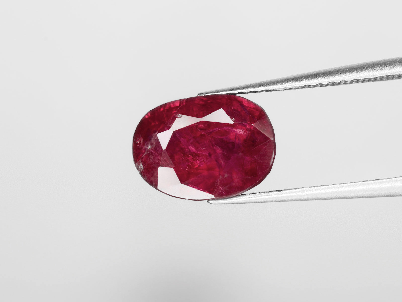8800446-oval-magenta-red-igi-burma-natural-ruby-2.48-ct