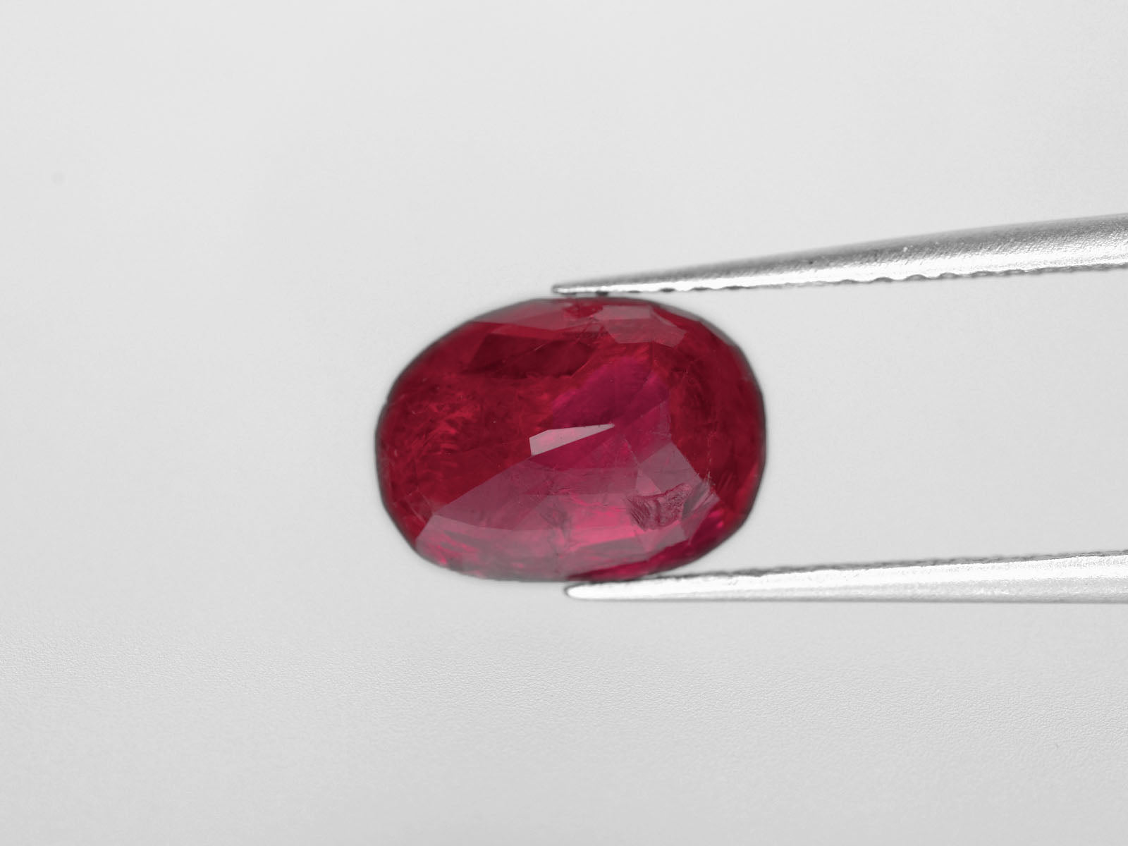 8800446-oval-magenta-red-igi-burma-natural-ruby-2.48-ct