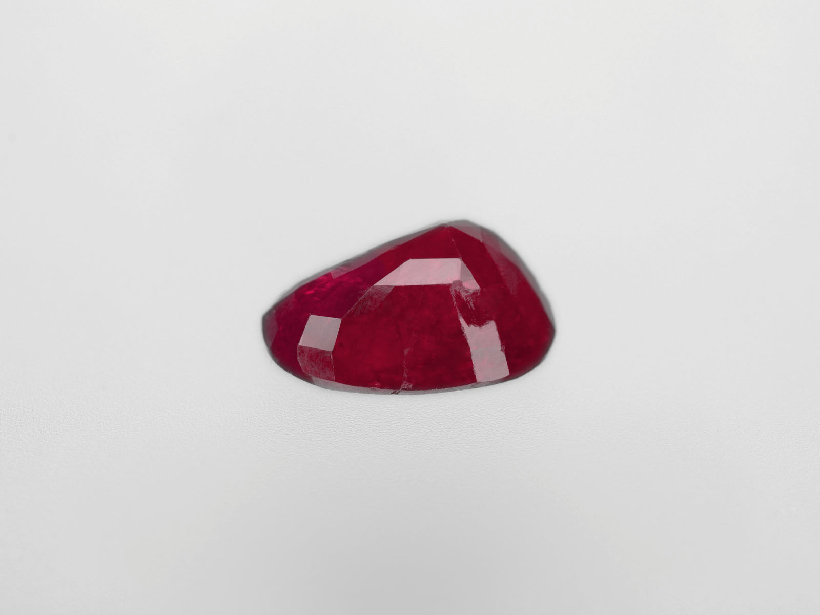 8800446-oval-magenta-red-igi-burma-natural-ruby-2.48-ct