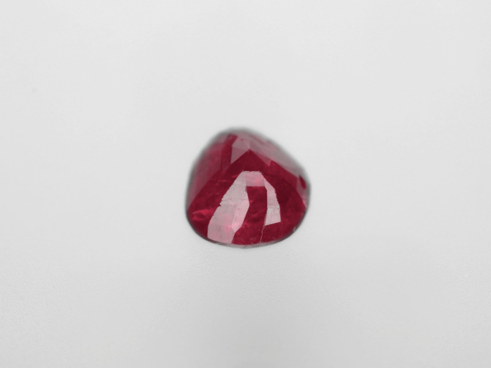 8800446-oval-magenta-red-igi-burma-natural-ruby-2.48-ct