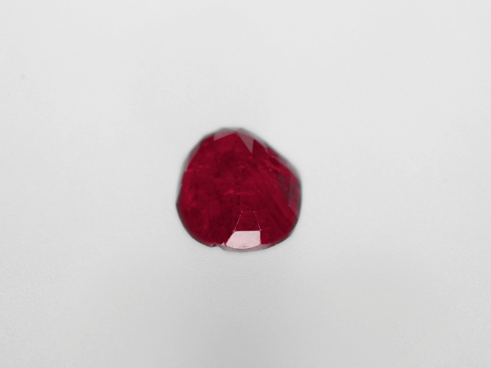 8800446-oval-magenta-red-igi-burma-natural-ruby-2.48-ct