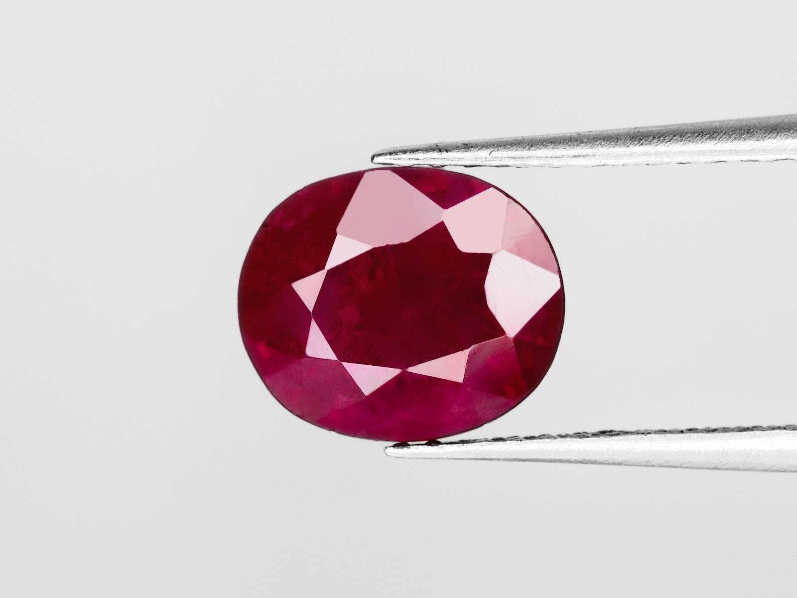 8800447-oval-intense-pinkish-red-igi-burma-natural-ruby-1.54-ct