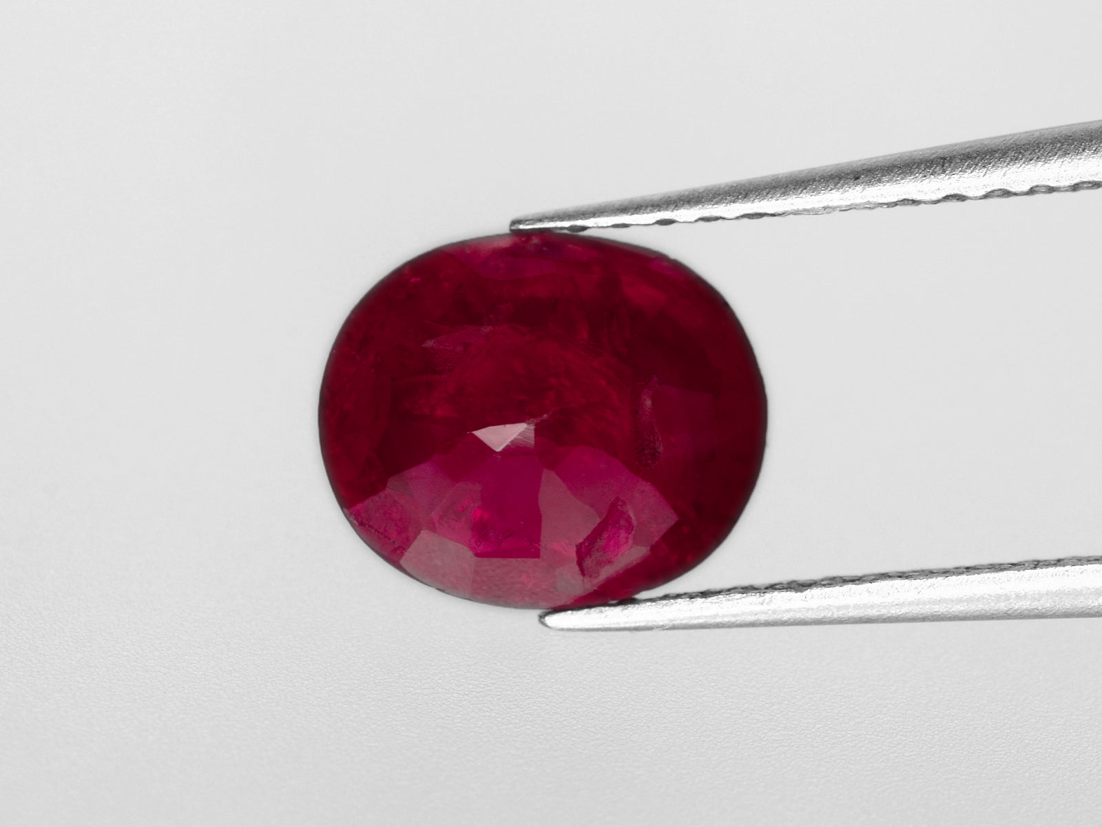 8800447-oval-intense-pinkish-red-igi-burma-natural-ruby-1.54-ct