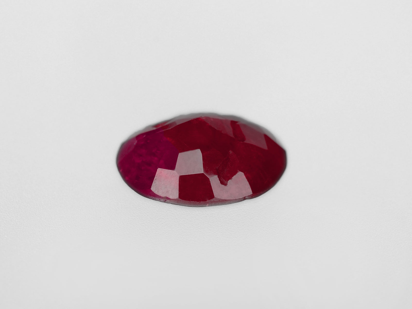 8800447-oval-intense-pinkish-red-igi-burma-natural-ruby-1.54-ct