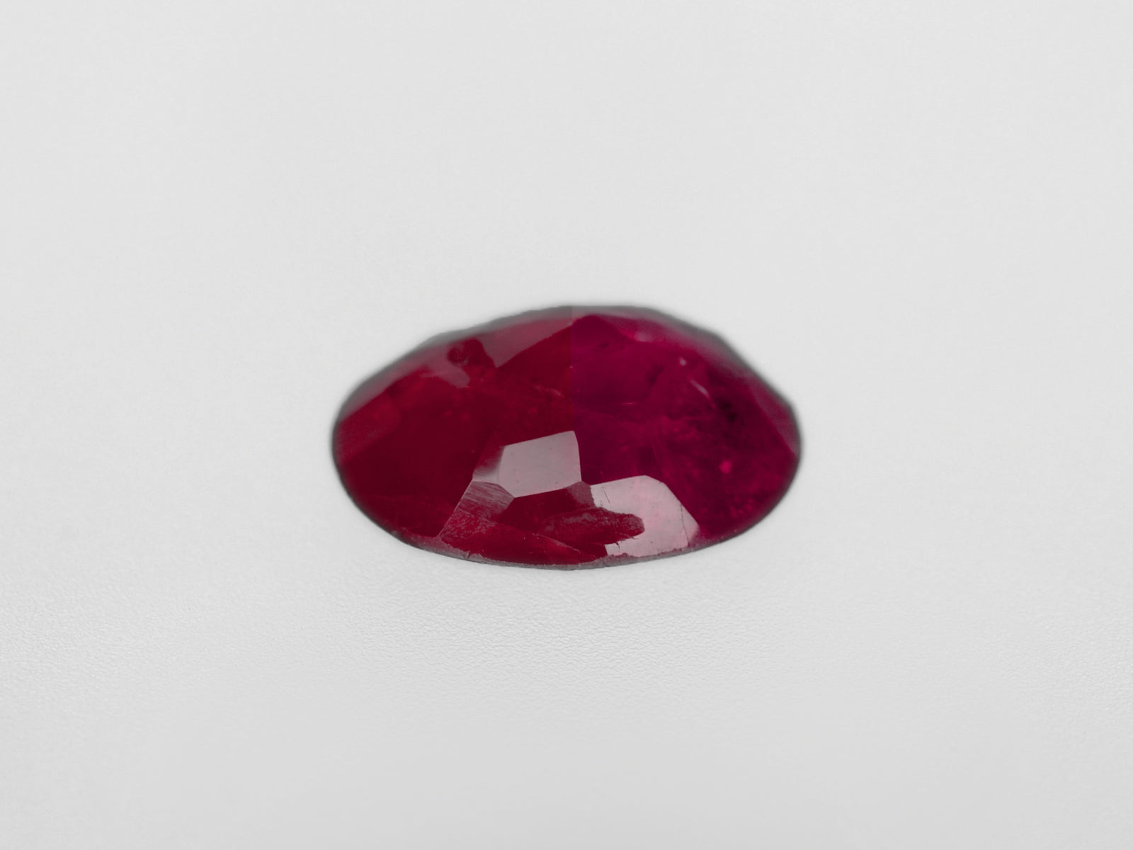 8800447-oval-intense-pinkish-red-igi-burma-natural-ruby-1.54-ct