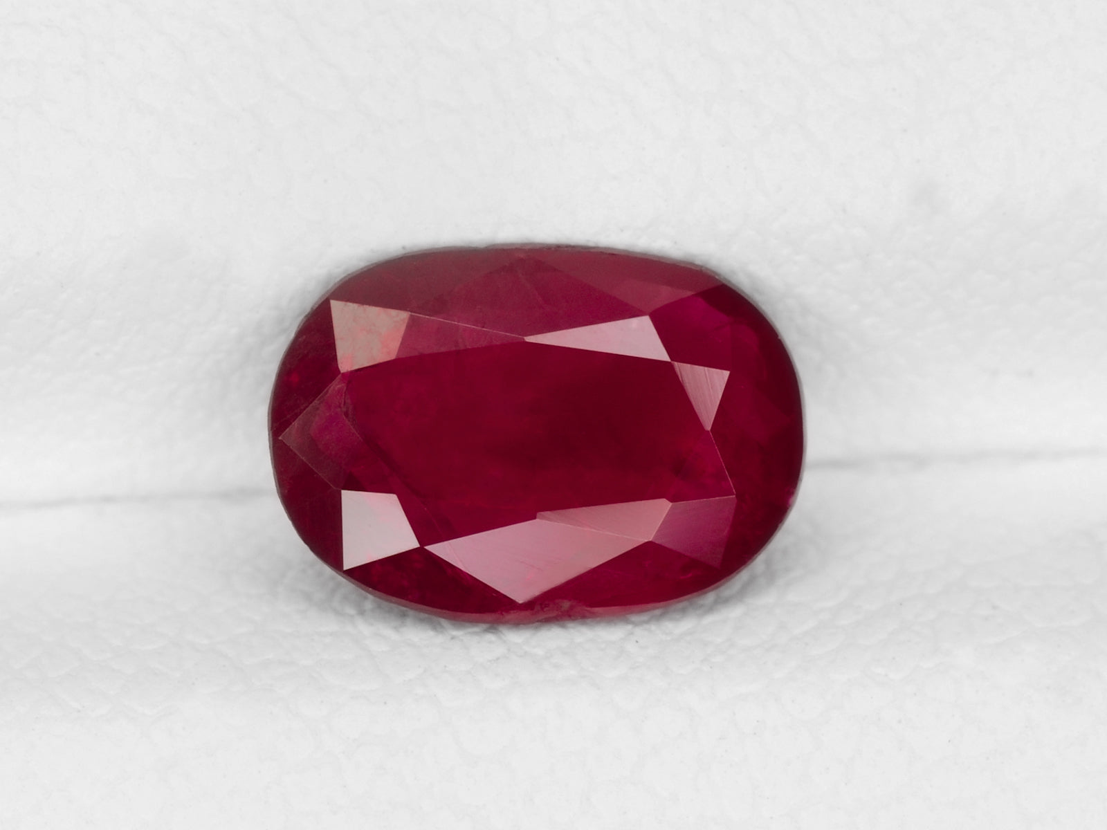 8800448-oval-red-with-a-slight-pinkish-hue-igi-burma-natural-ruby-1.39-ct