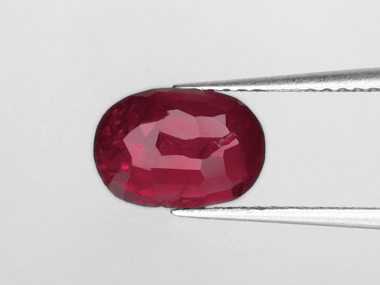 8800448-oval-red-with-a-slight-pinkish-hue-igi-burma-natural-ruby-1.39-ct
