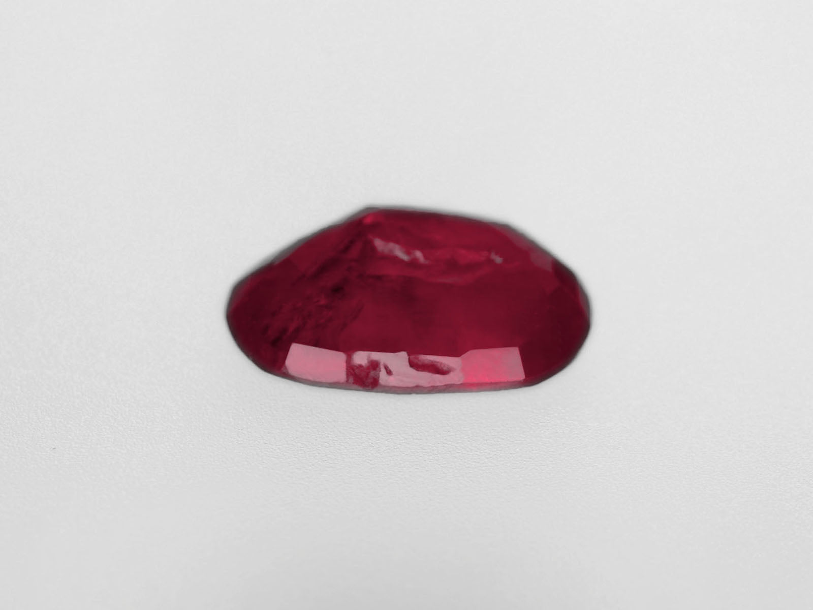 8800448-oval-red-with-a-slight-pinkish-hue-igi-burma-natural-ruby-1.39-ct