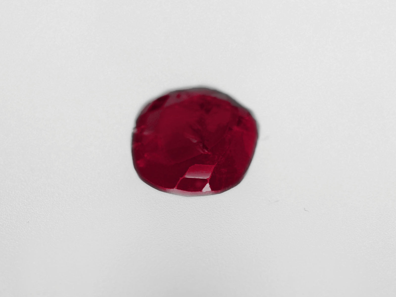 8800448-oval-red-with-a-slight-pinkish-hue-igi-burma-natural-ruby-1.39-ct