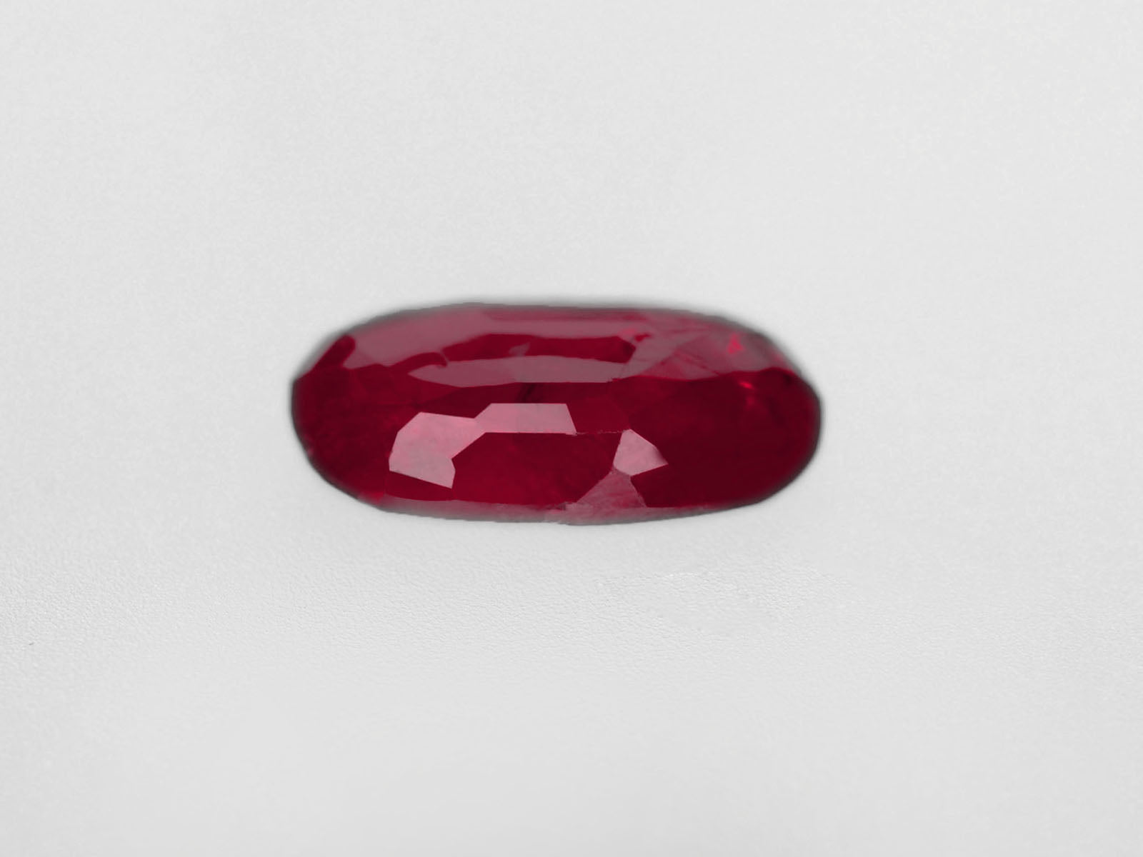 8800448-oval-red-with-a-slight-pinkish-hue-igi-burma-natural-ruby-1.39-ct