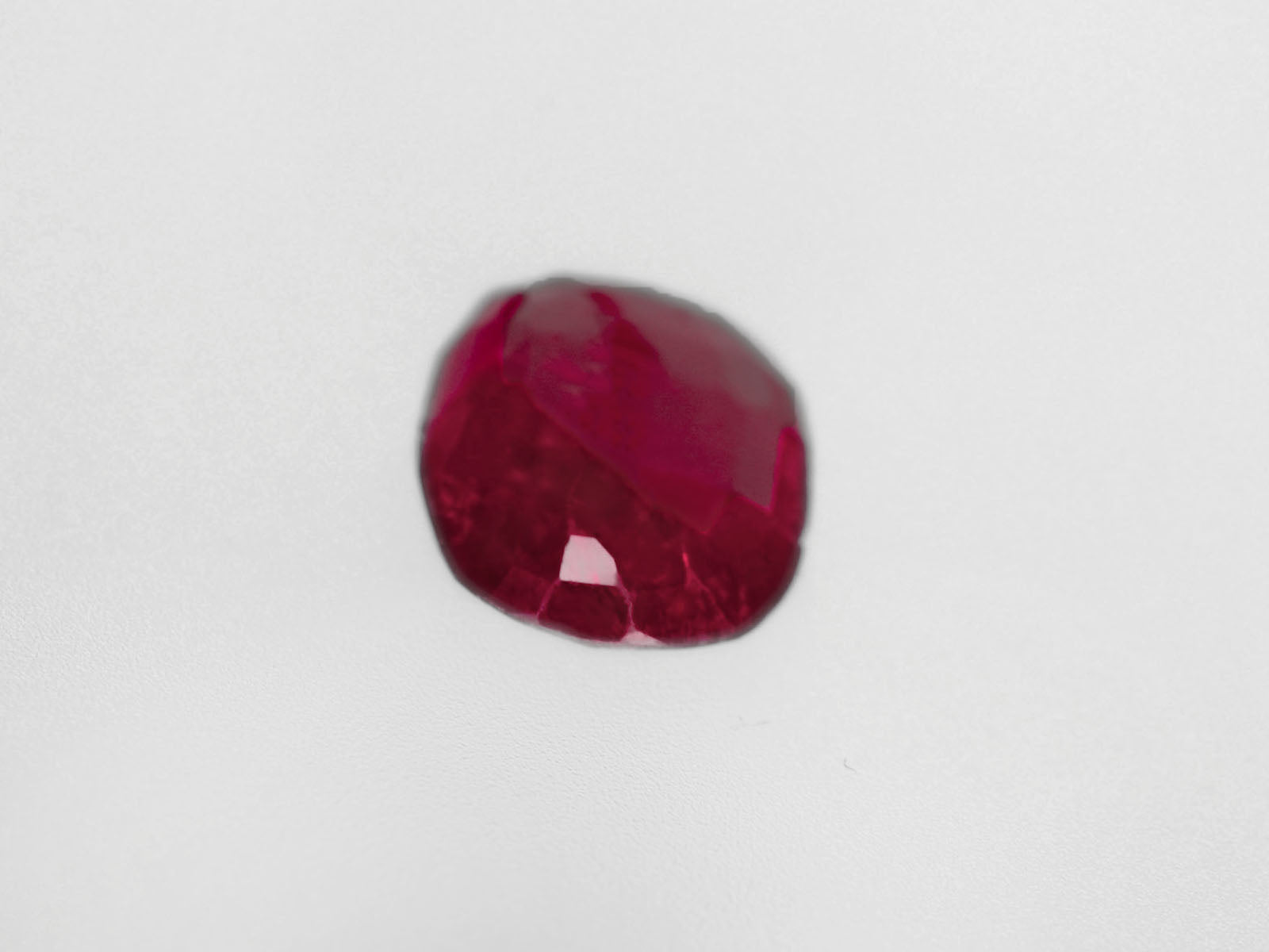 8800448-oval-red-with-a-slight-pinkish-hue-igi-burma-natural-ruby-1.39-ct