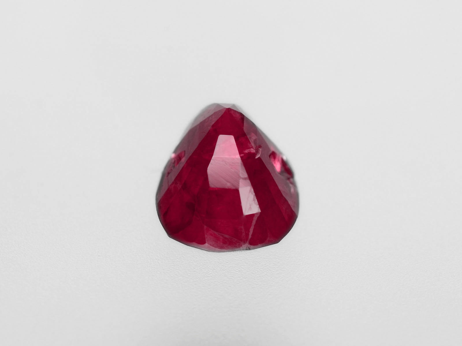 8800451-oval-rich-pinkish-red-igi-burma-natural-ruby-1.94-ct