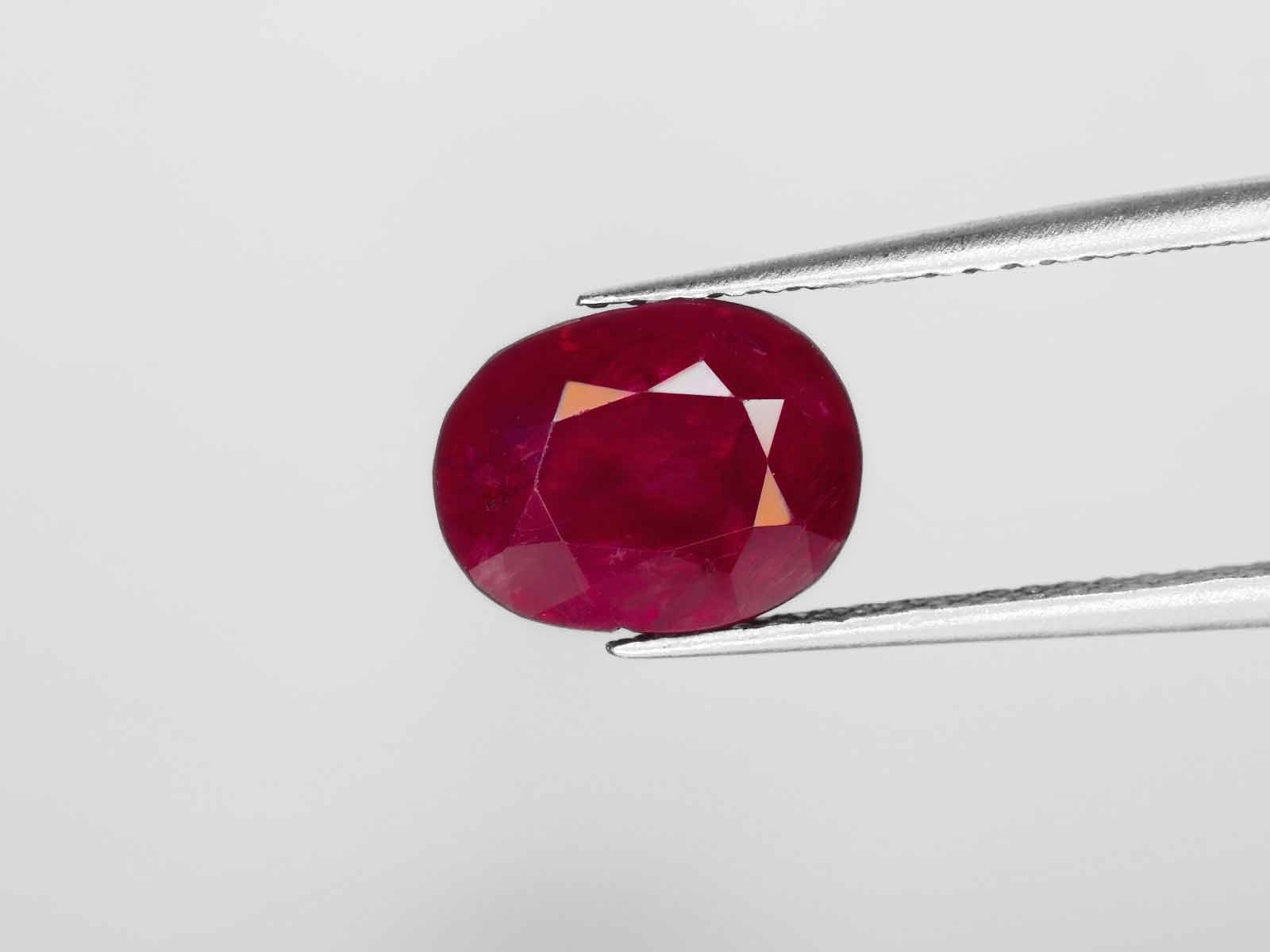 8800452-oval-deep-pinkish-red-igi-burma-natural-ruby-2.71-ct