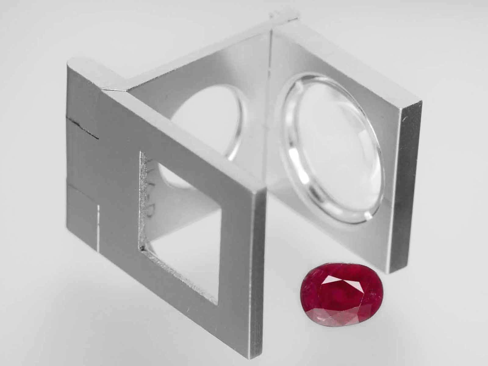 8800452-oval-deep-pinkish-red-igi-burma-natural-ruby-2.71-ct