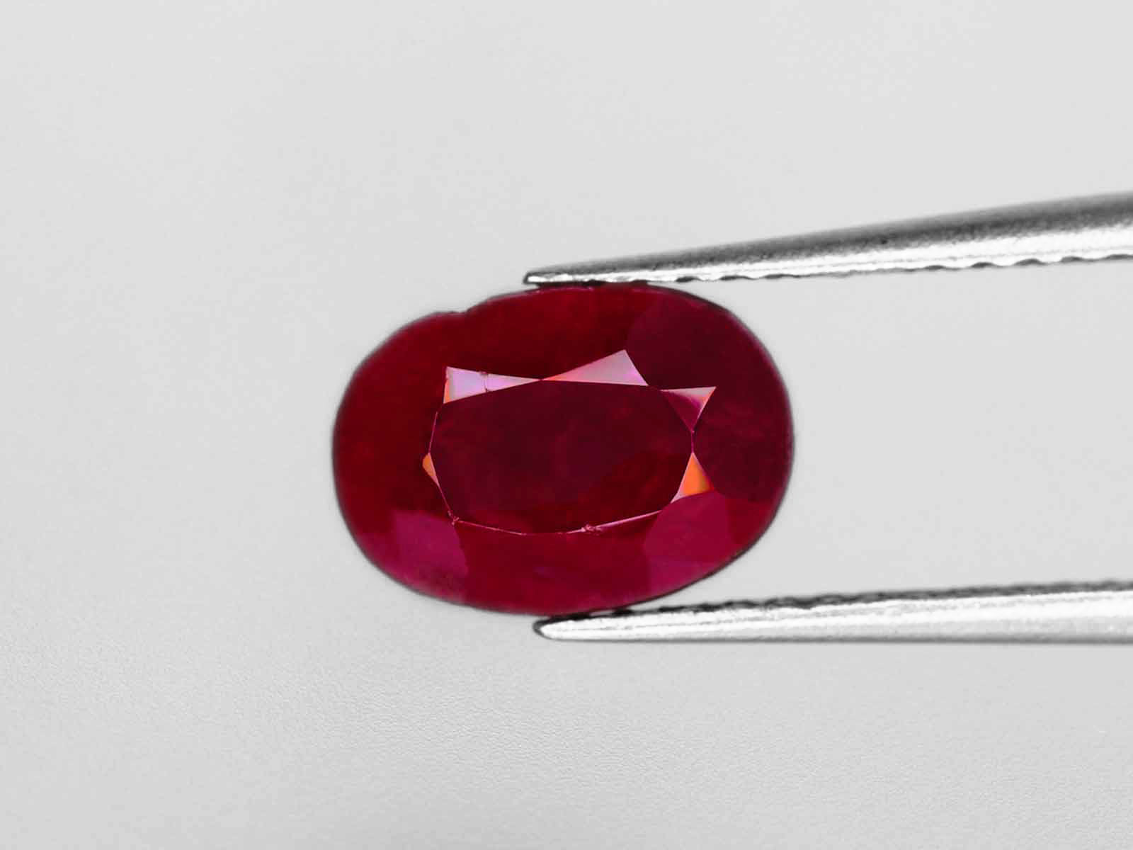 8800453-oval-deep-red-with-slight-pinkish-hue-igi-burma-natural-ruby-2.37-ct