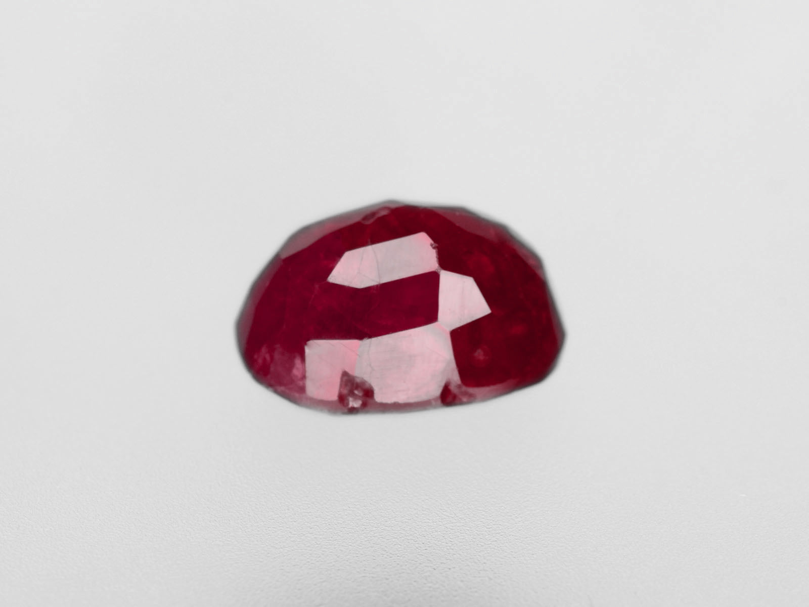 8800453-oval-deep-red-with-slight-pinkish-hue-igi-burma-natural-ruby-2.37-ct