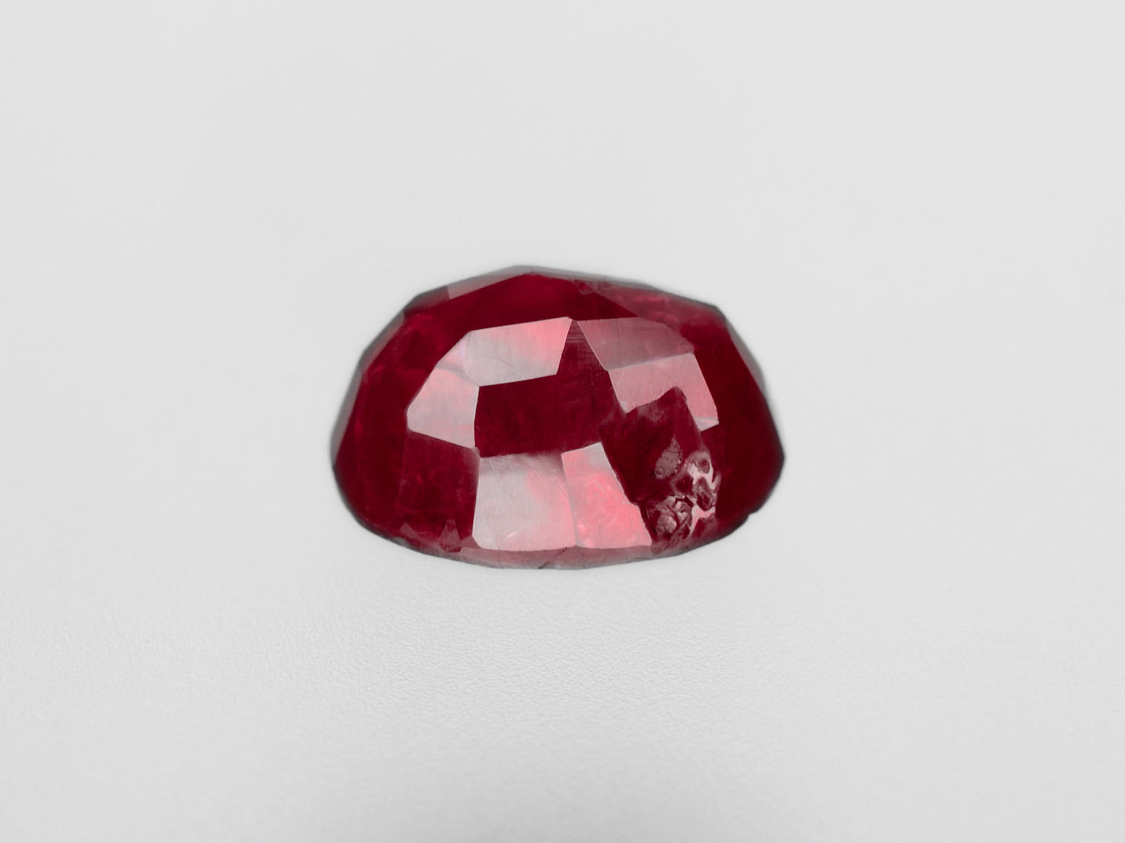 8800453-oval-deep-red-with-slight-pinkish-hue-igi-burma-natural-ruby-2.37-ct
