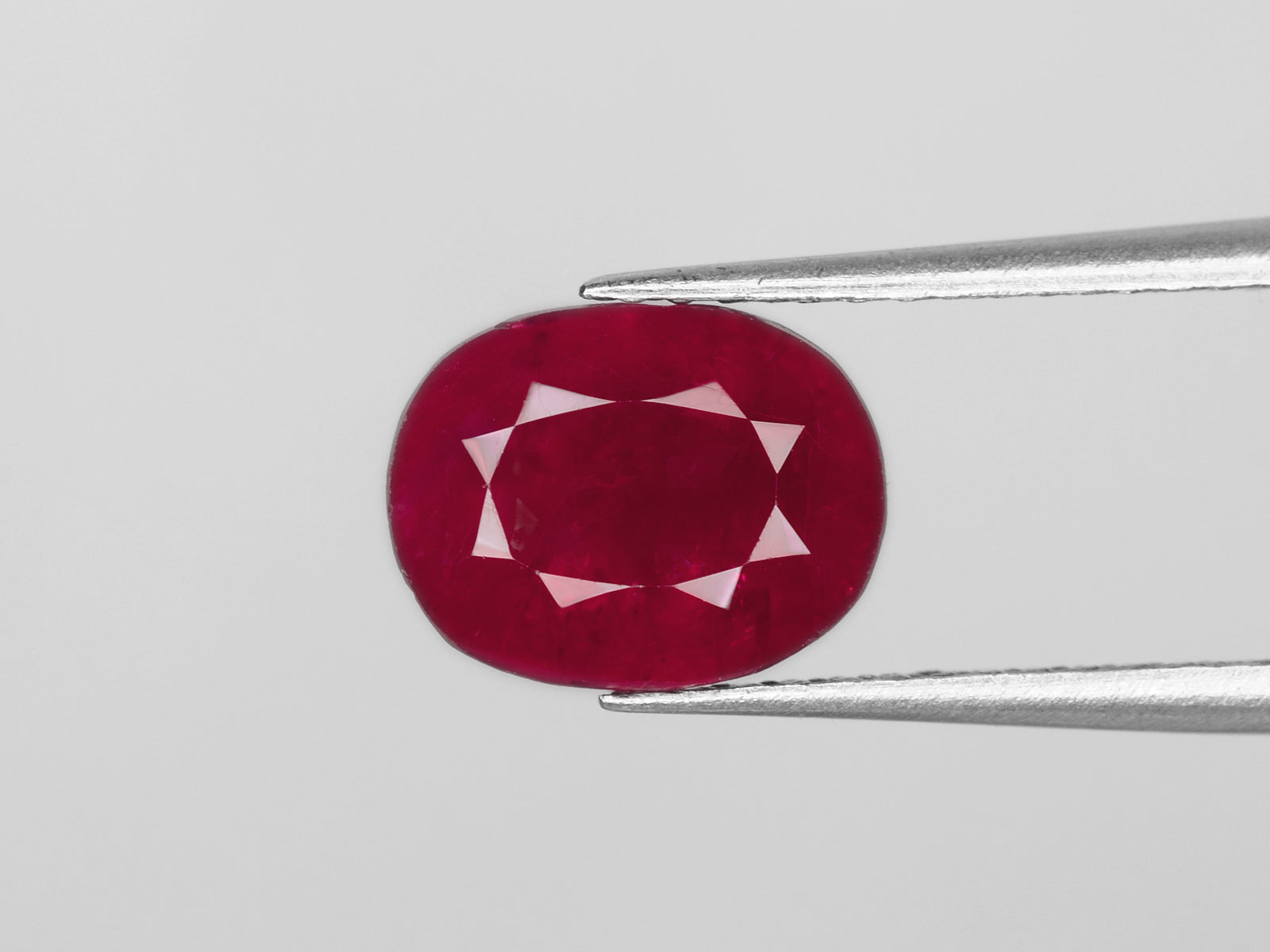 8800454-oval-deep-pinkish-red-igi-burma-natural-ruby-2.42-ct