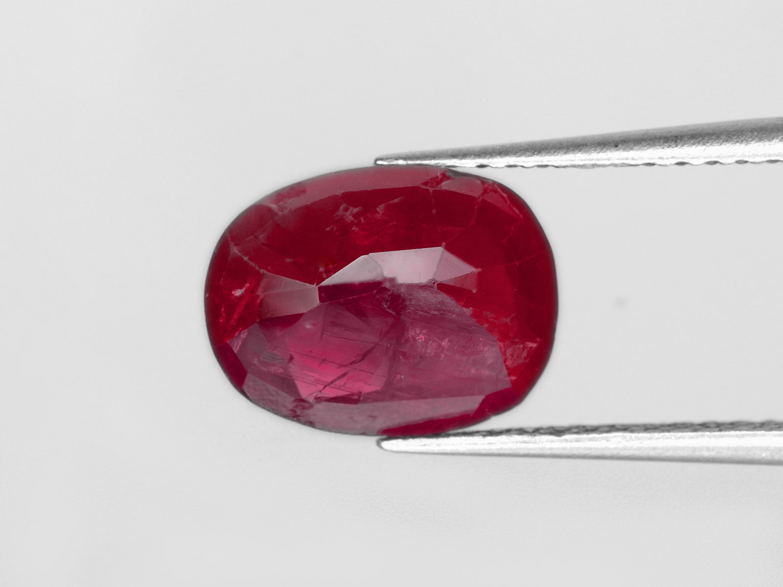 8800455-oval-deep-pinkish-red-igi-burma-natural-ruby-2.61-ct