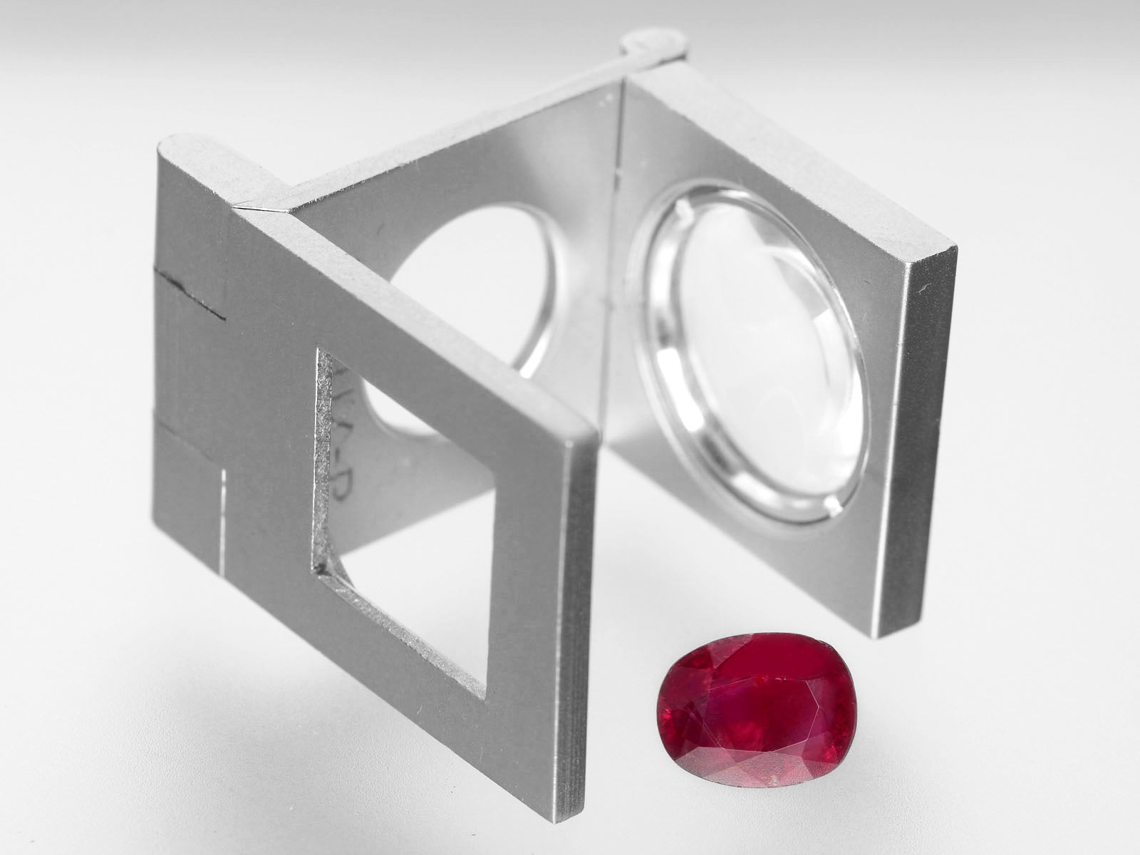 8800455-oval-deep-pinkish-red-igi-burma-natural-ruby-2.61-ct