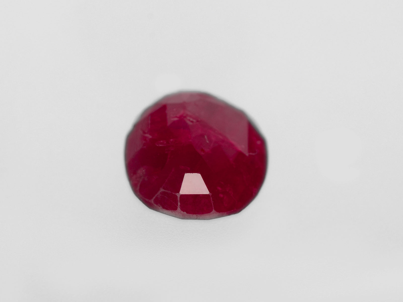 8800455-oval-deep-pinkish-red-igi-burma-natural-ruby-2.61-ct