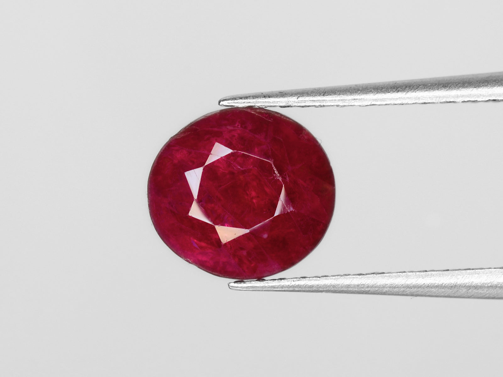 8800456-oval-deep-pinkish-red-igi-burma-natural-ruby-1.50-ct