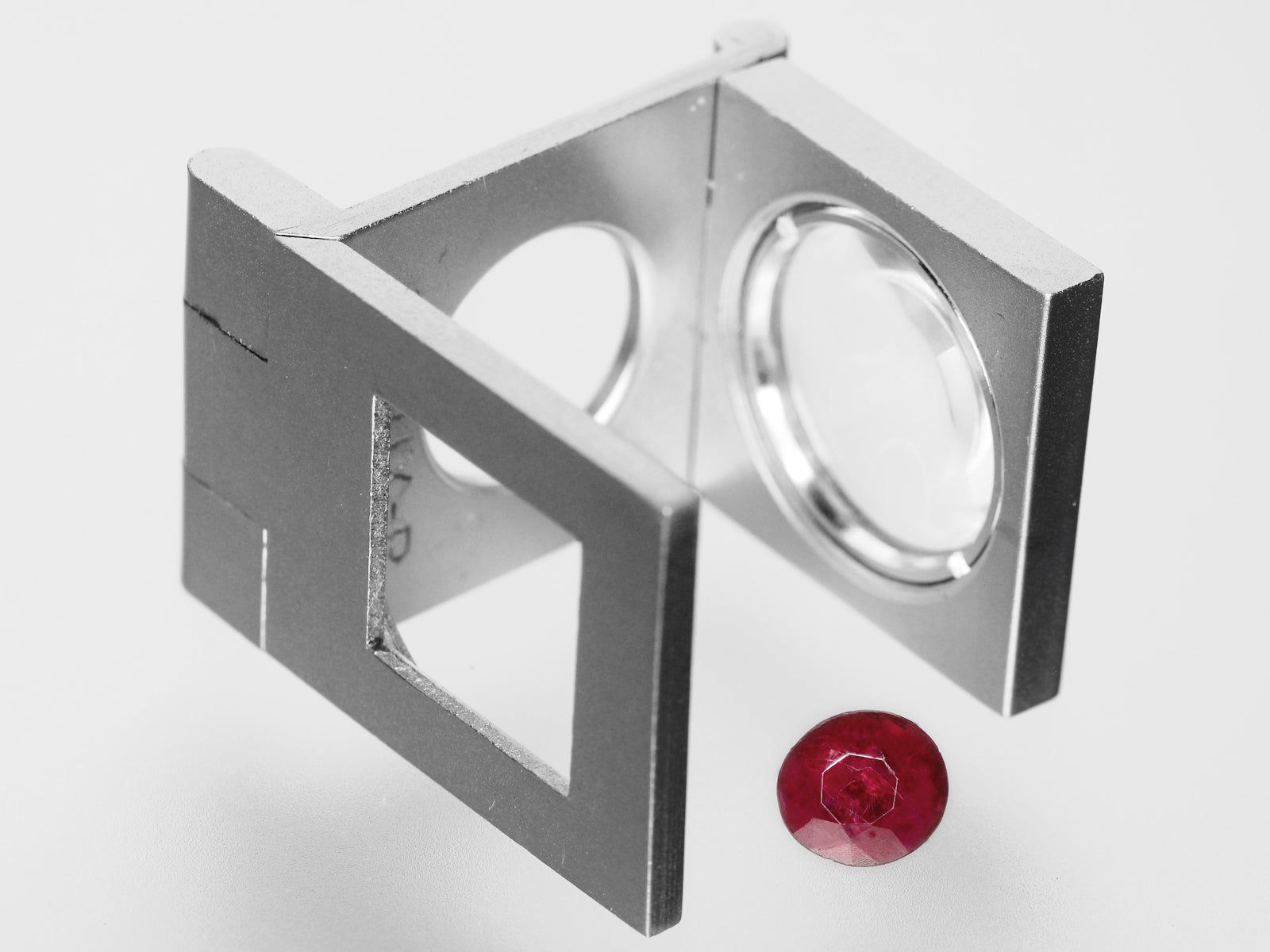 8800456-oval-deep-pinkish-red-igi-burma-natural-ruby-1.50-ct